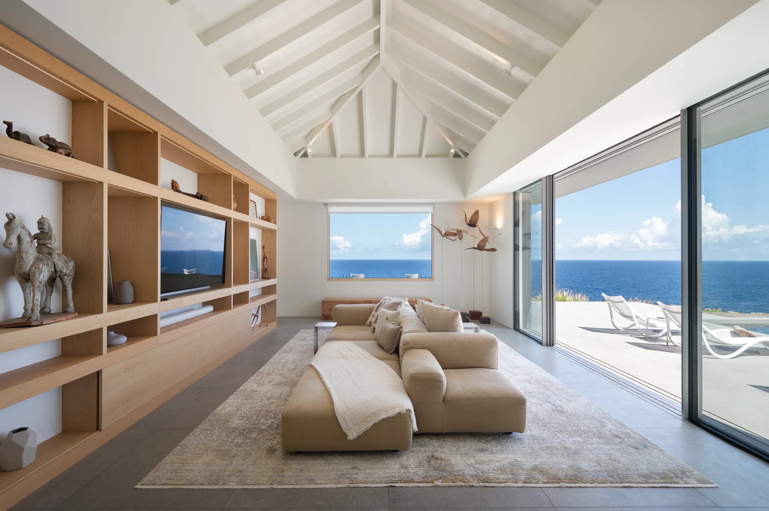 Contemporary 4-Bedroom Villa with Heated Pool & Sea Panorama — photograph 6