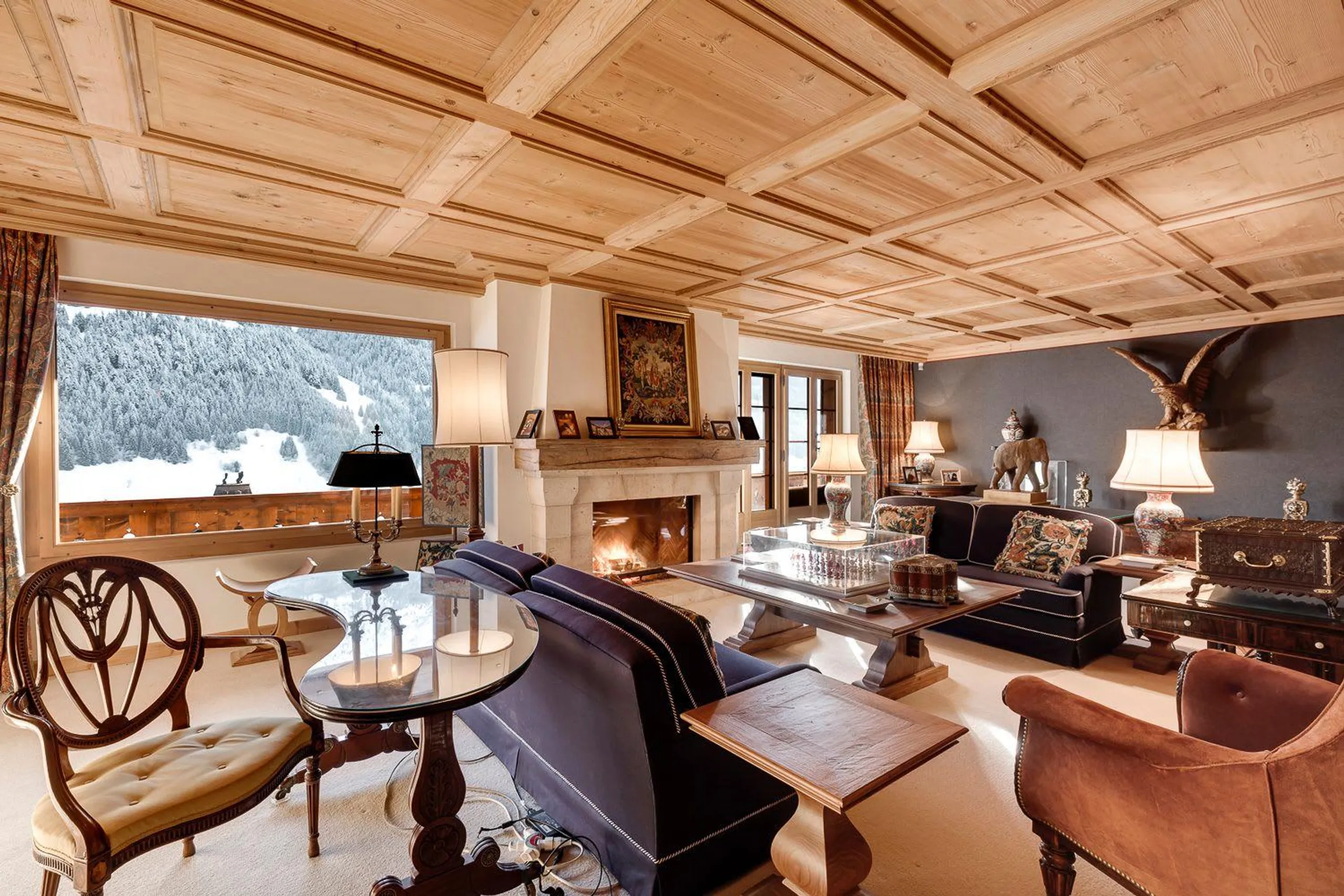 Elegant Alpine Retreat with Panoramic Views — photograph 6