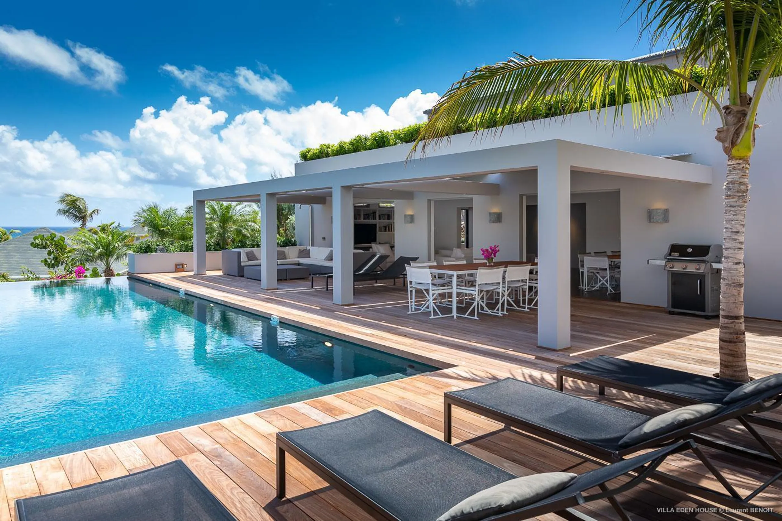 Sophisticated Seaside Villa with Infinity Pool and Walks to Beach, Marigot Beach