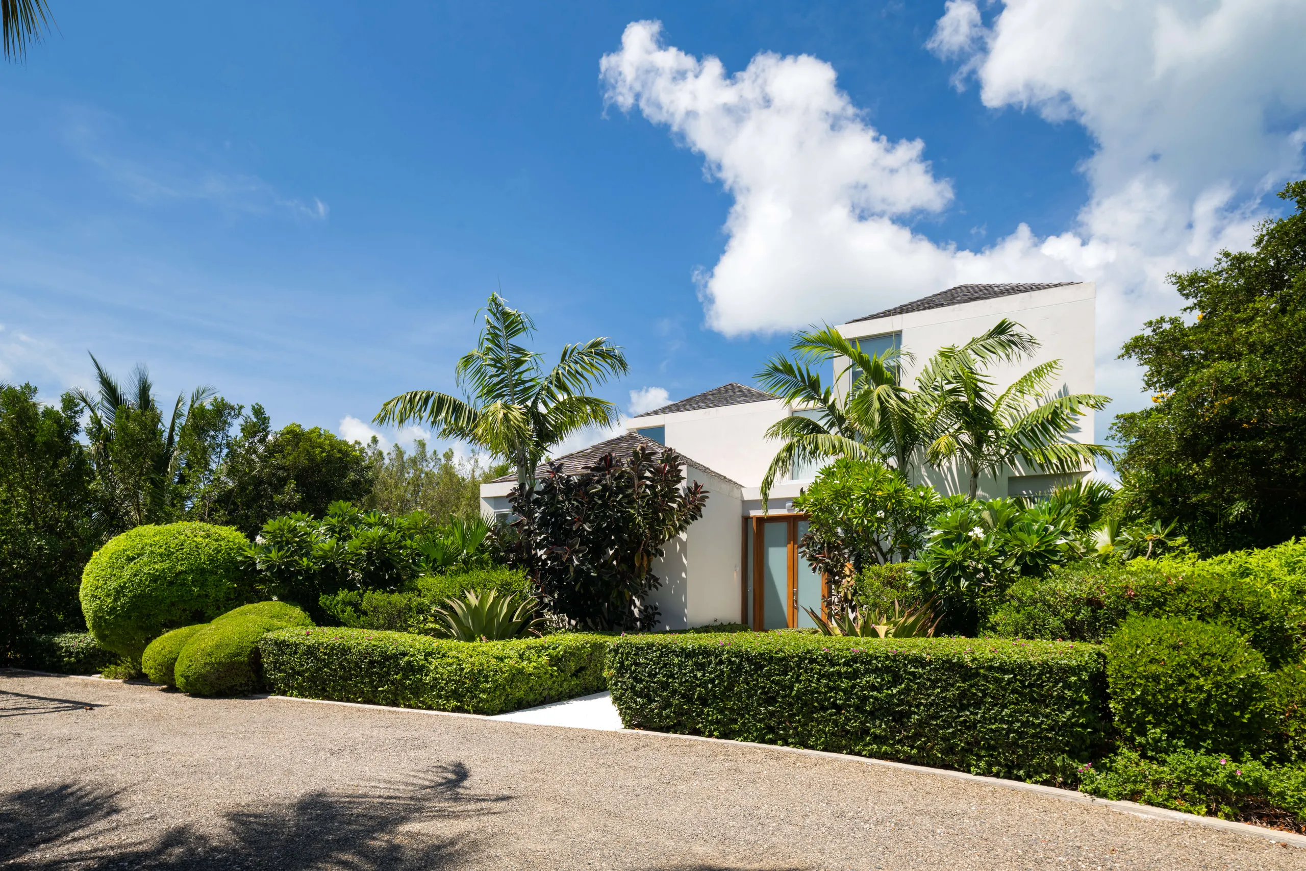 Prestigious Blue Cay Estate with Private Infinity Pool, Canal Views and Beach Access — photograph 8