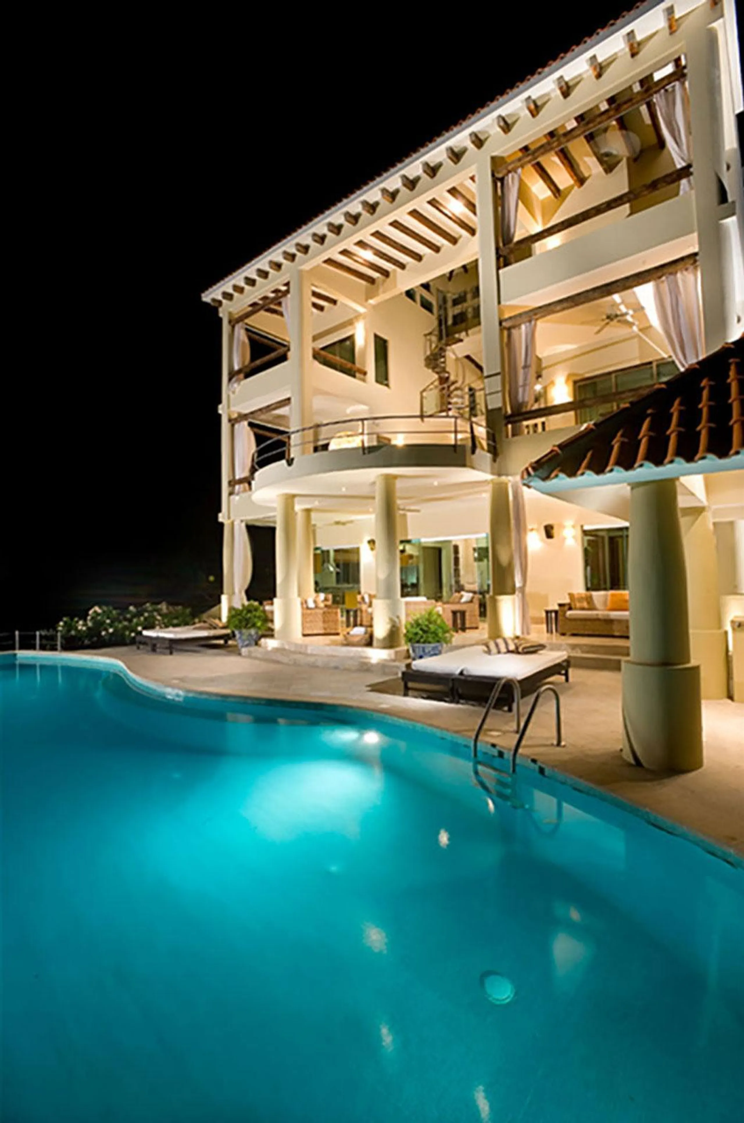 Breathtaking Luxe Villa Rental with Private Pool and Views in Isla Mujeres — photograph 4