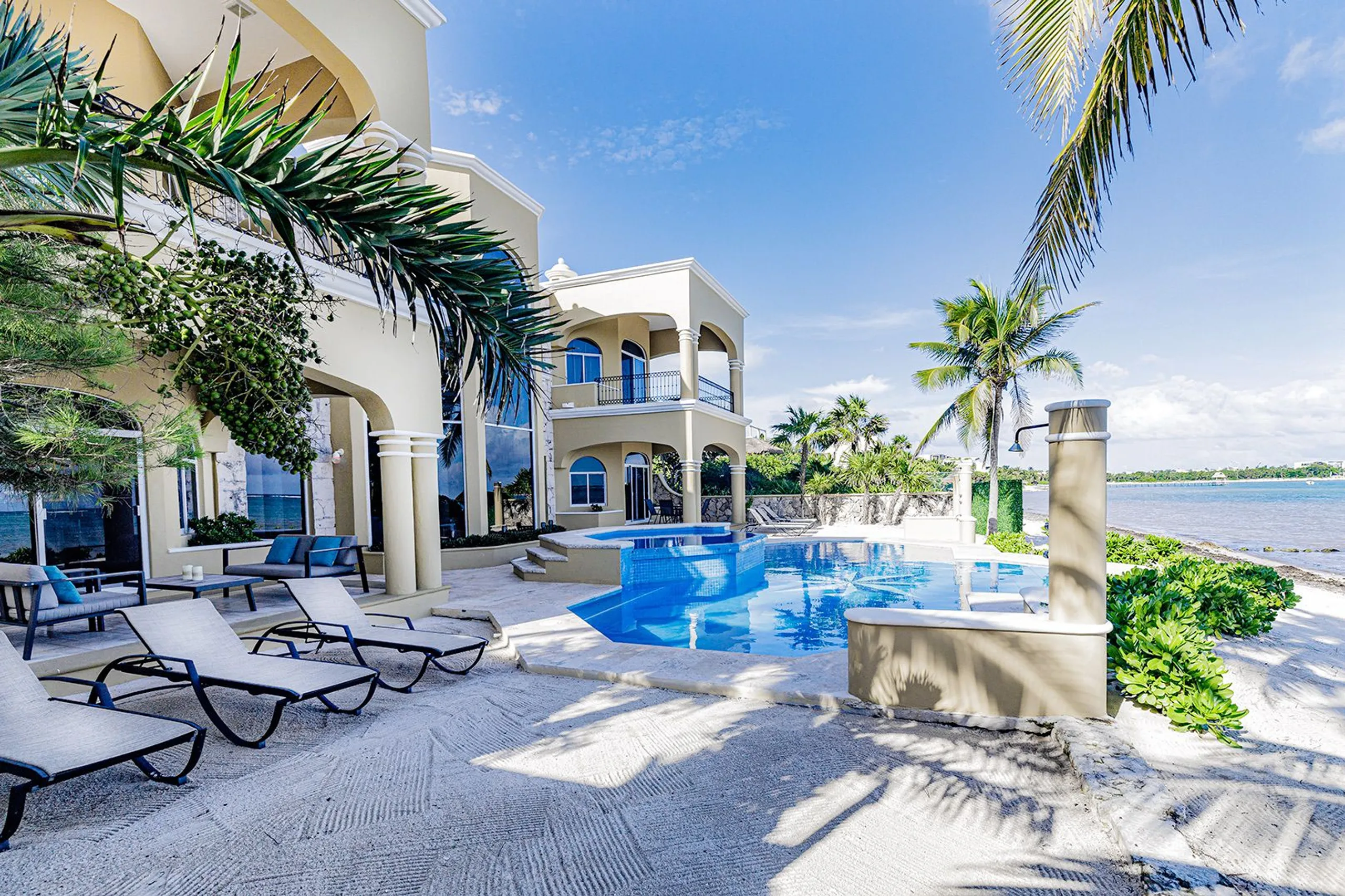 Splendid 8-Bedroom Beachfront Villa in Tankah, Tulum with Ocean Views & Cenote Access, Tankah Bay