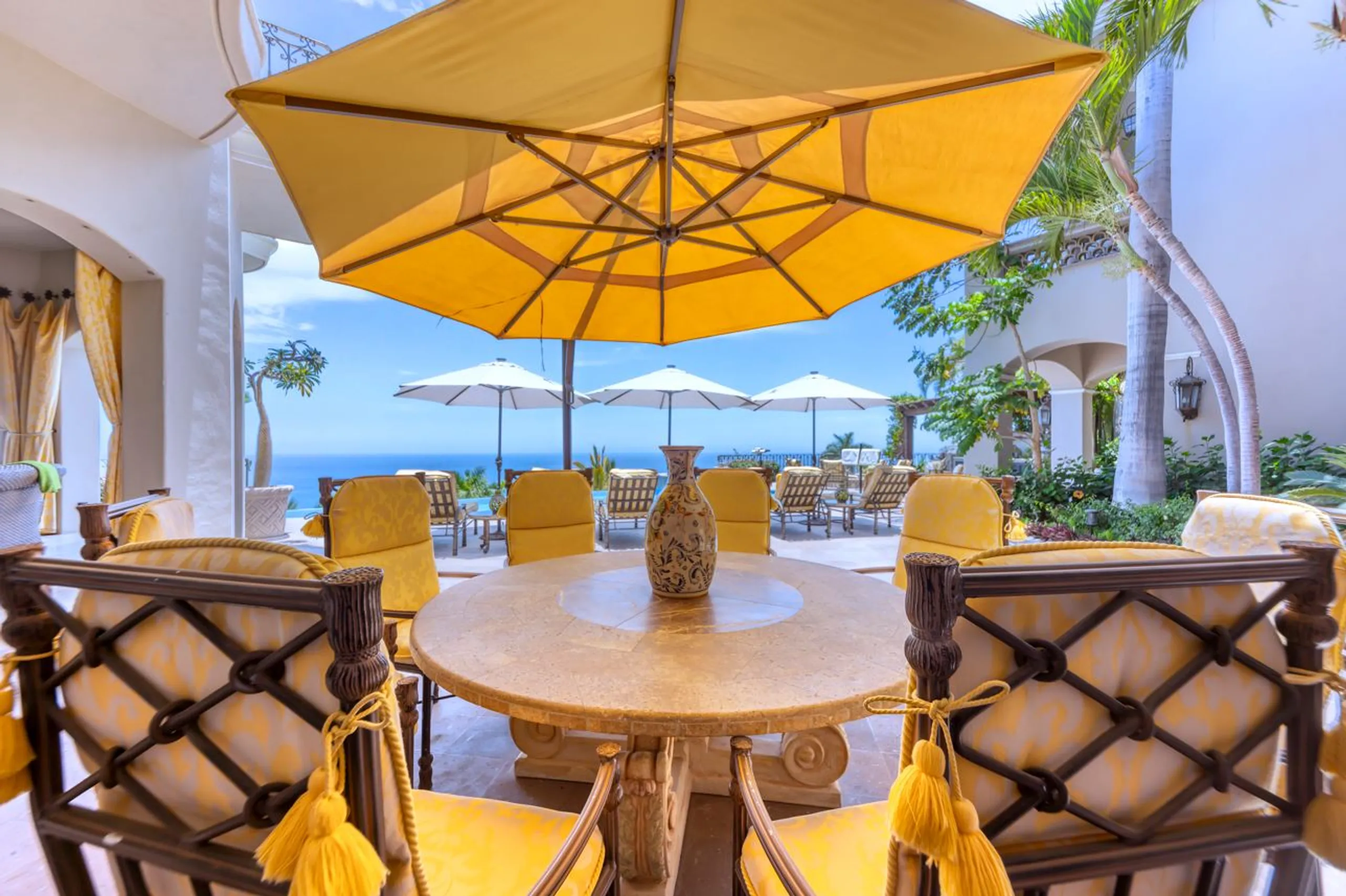 Glorious Spanish Style Villa with Private Infinity Pool, Golf Access and Panoramic Views — photograph 5