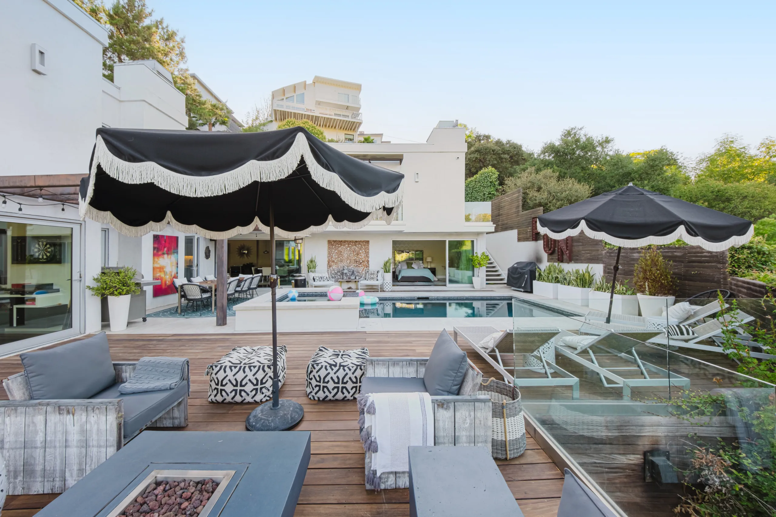 Hollywood Hills Villa with Private Pool, Outdoor Entertainment and Canyon Views — photograph 9
