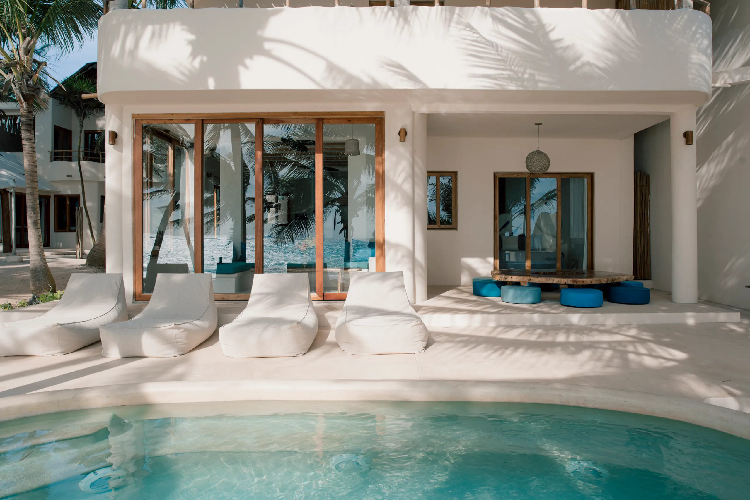 Grand Beachfront Villa in Tulum with Pool & Ocean Views — photograph 2