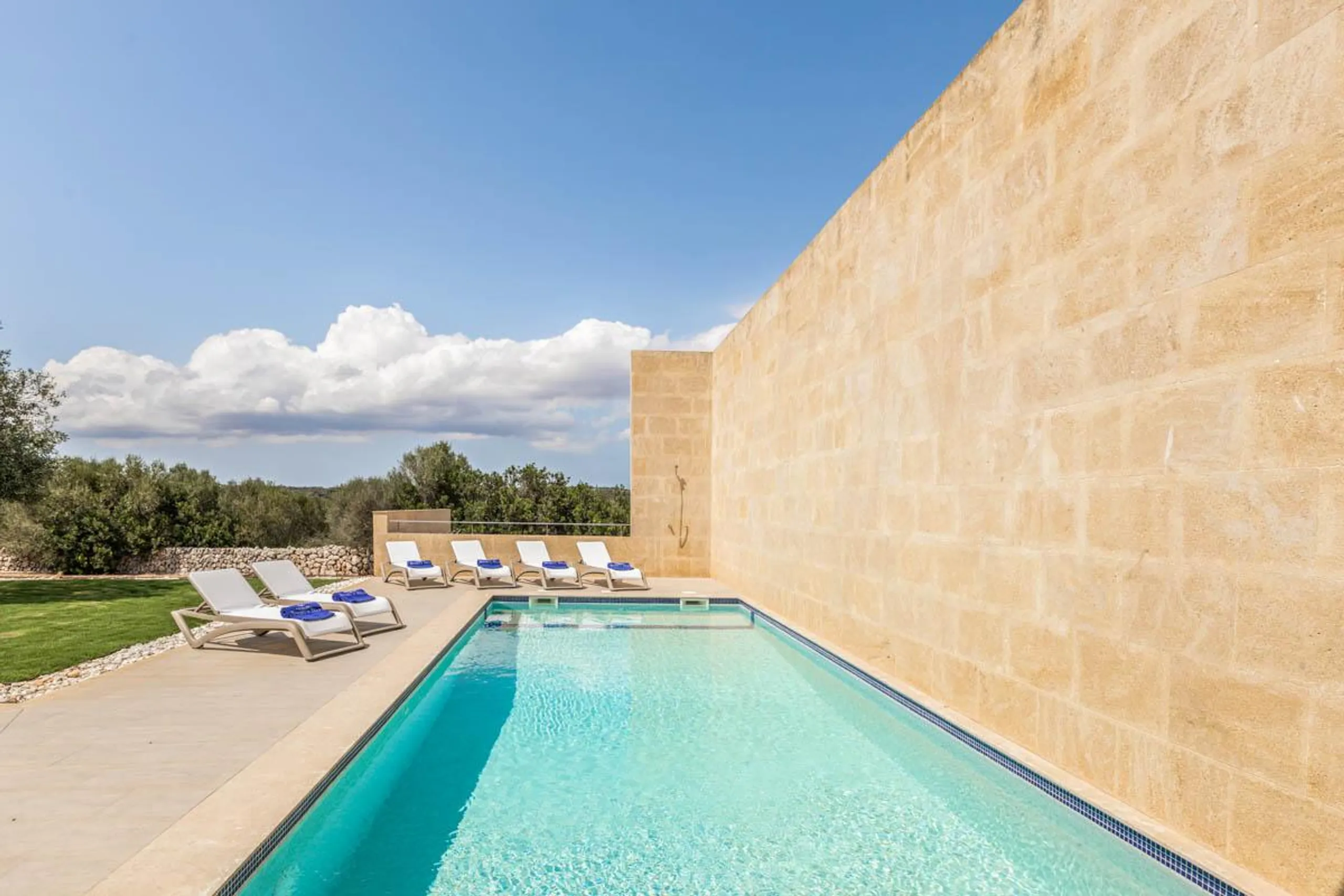Grandiose 5BR Villa ﻿with Pool, Breathtaking Views of the Sea and the Natural Reserve of the Island — photograph 2