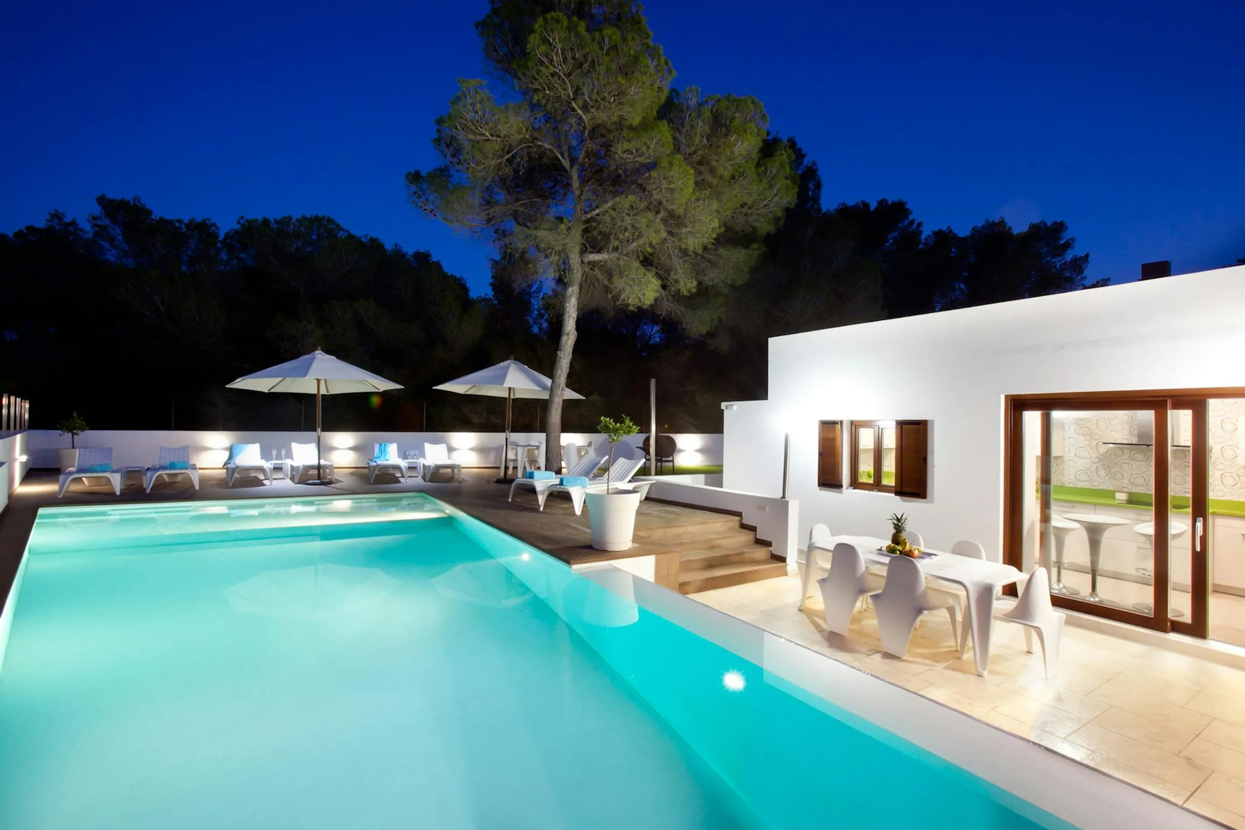 Elegant Ibiza Villa with Private Pool and Walks to Beach, Ibiza