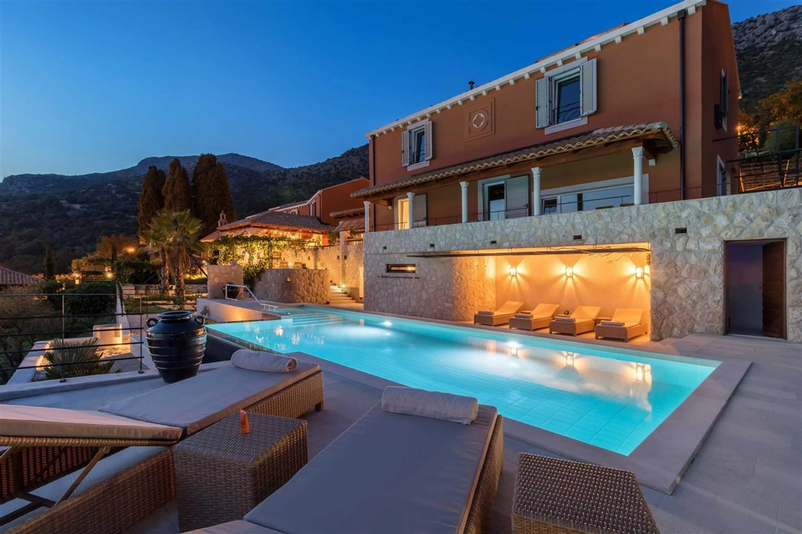 Calming Minimalistic Villa with Private Pool Near Dubrovnik and Sea Views — photograph 2