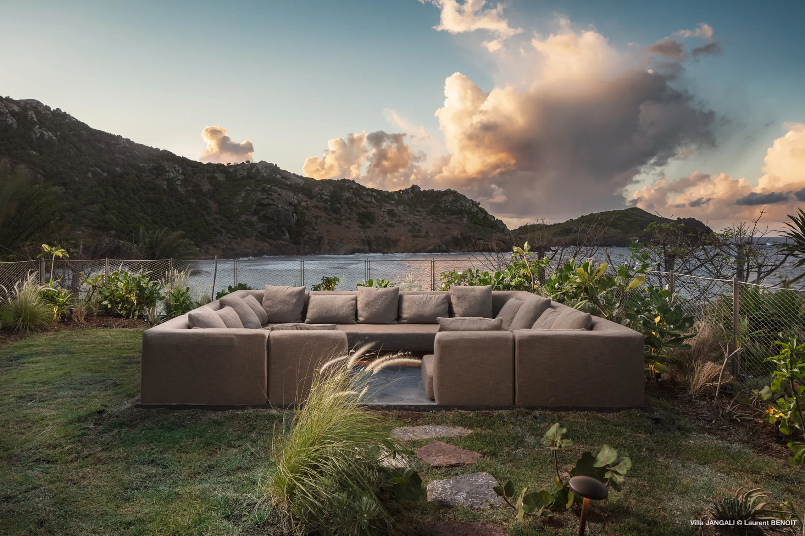 Serene Flamands Estate with Gardens, Heated Pool & Ocean Views — photograph 5