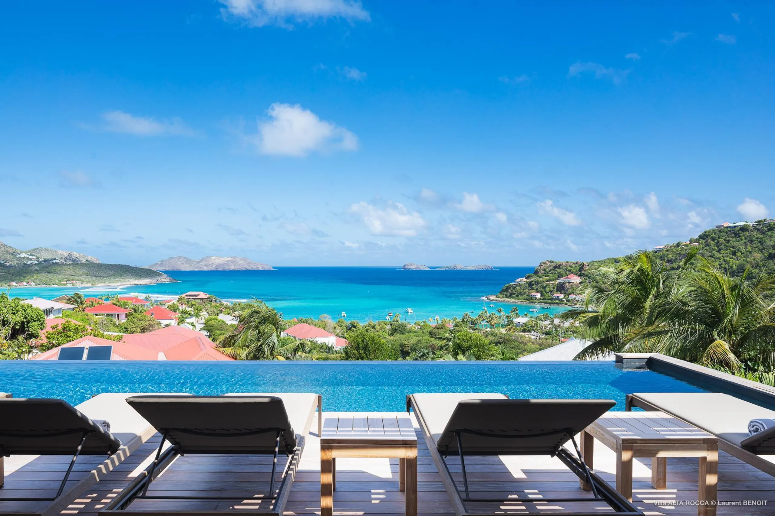 Exquisite Oceanside Villa with Infinity Pool and Zen Garden, St Jean Beach