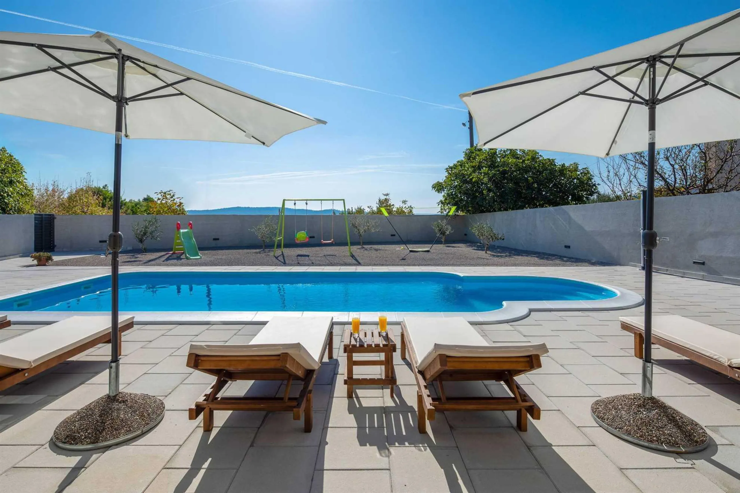 Stylish Adriatic Sea Villa with Private Pool and Amazing Views — photograph 12