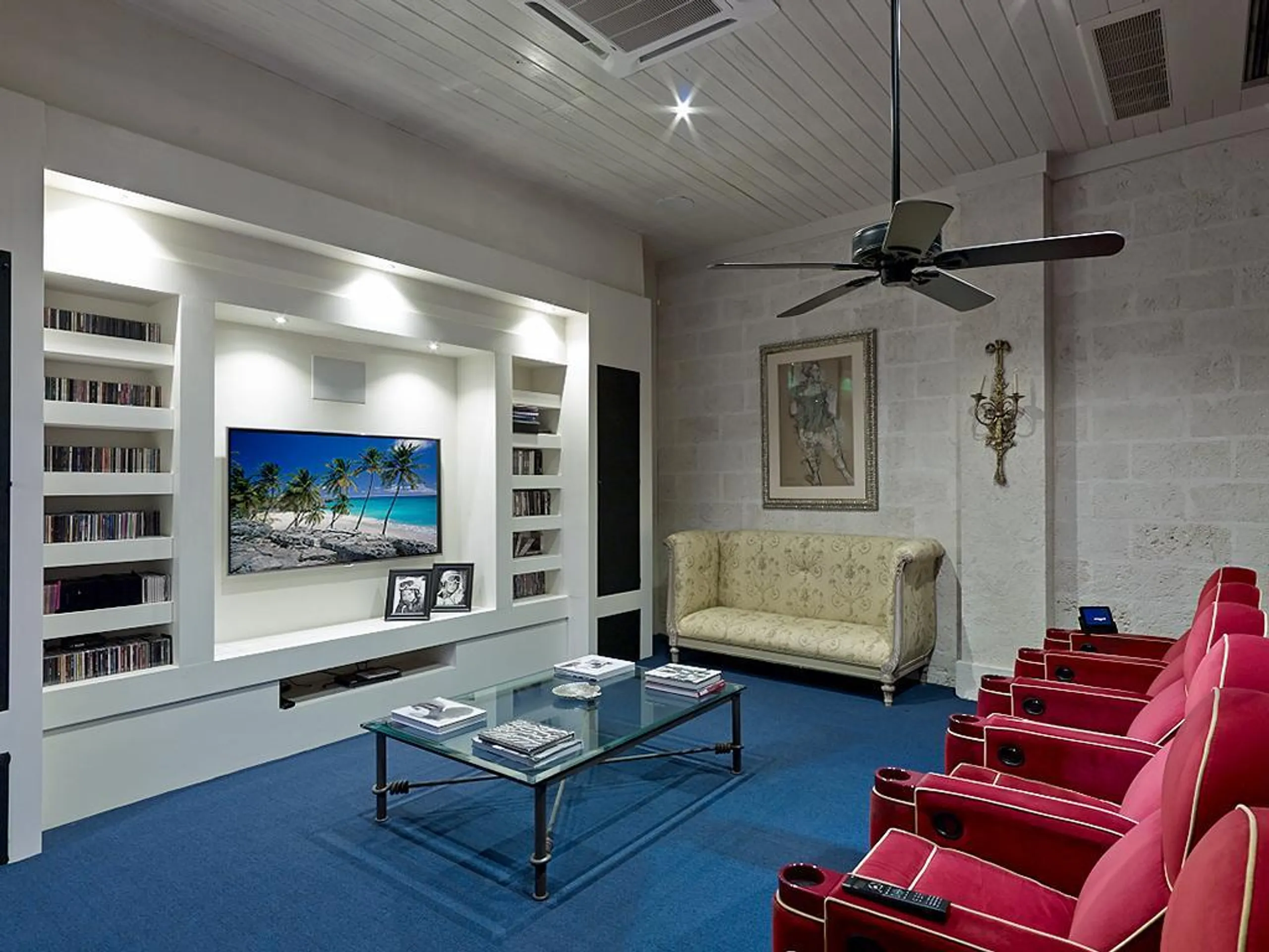 Classic Beach Front Estate with Private Pool and Panoramic Ocean Views — photograph 6