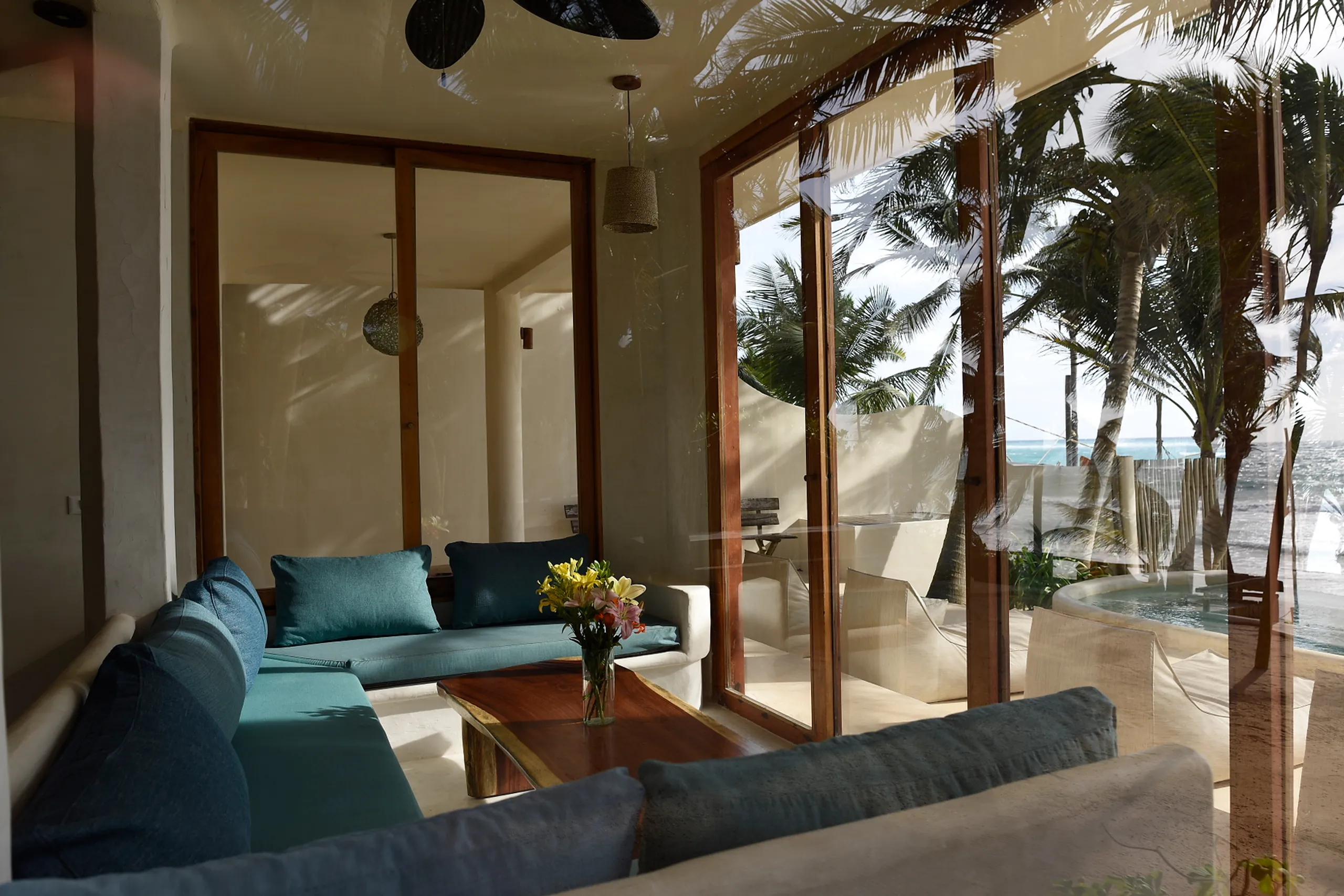 Grand Beachfront Villa in Tulum with Pool & Ocean Views — photograph 7