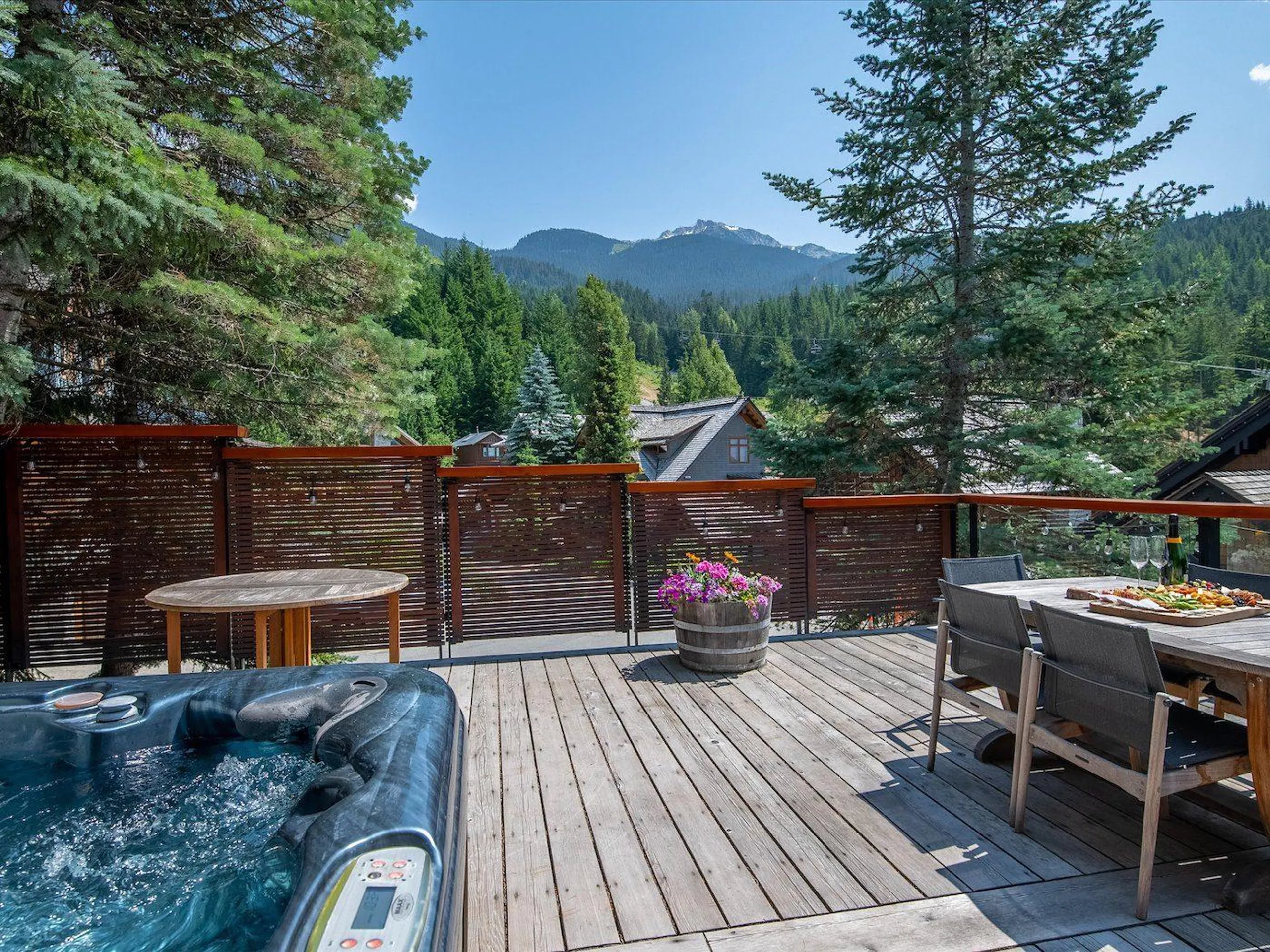 Majestic Retreat with Lavish Pool and Mountain Vistas VILLAWAY® — photograph 9
