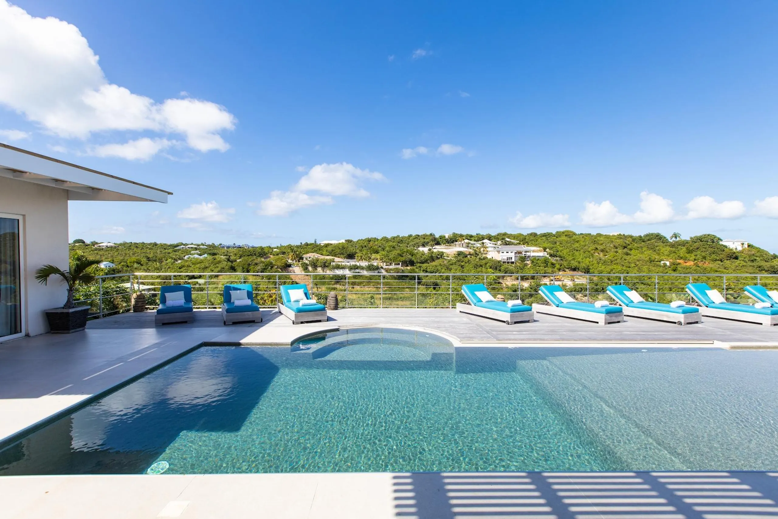 St Martin Modern Sun Villa with Heated Pool and Panoramic Views — photograph 2