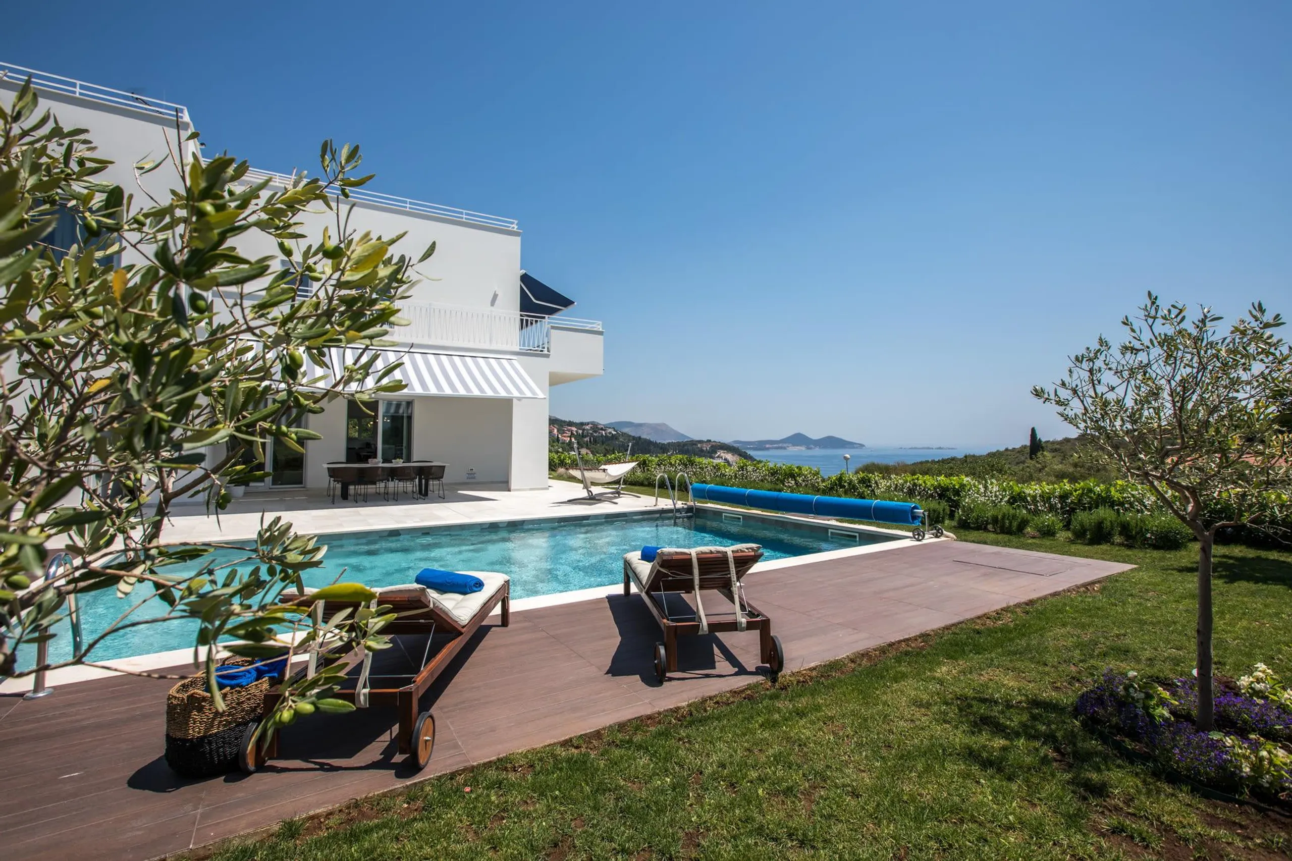 Magnificent Modern Villa with Heated Pool and Mediterranean Gardens, Orasac