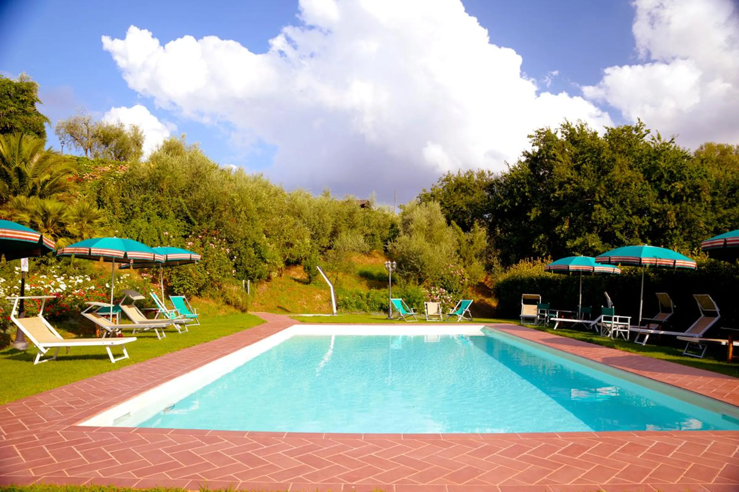 Deluxe 18th Century Villa with Pool and Beautiful Gardens — photograph 2