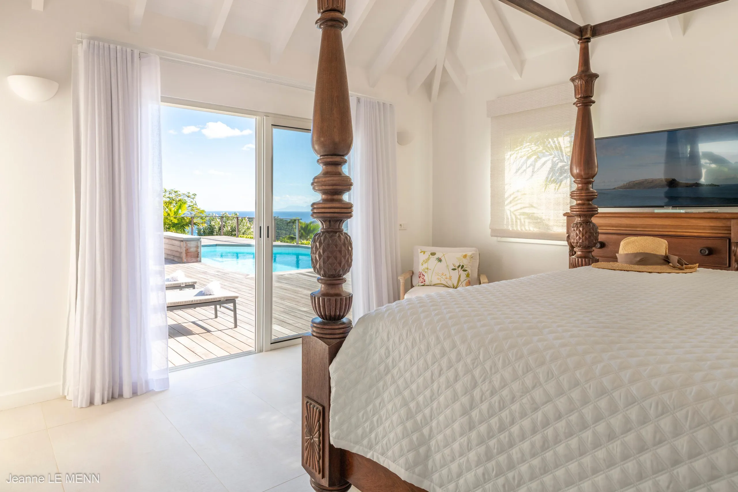 Superb Seaside Villa with Private Pool and Stunning Ocean Views — photograph 12
