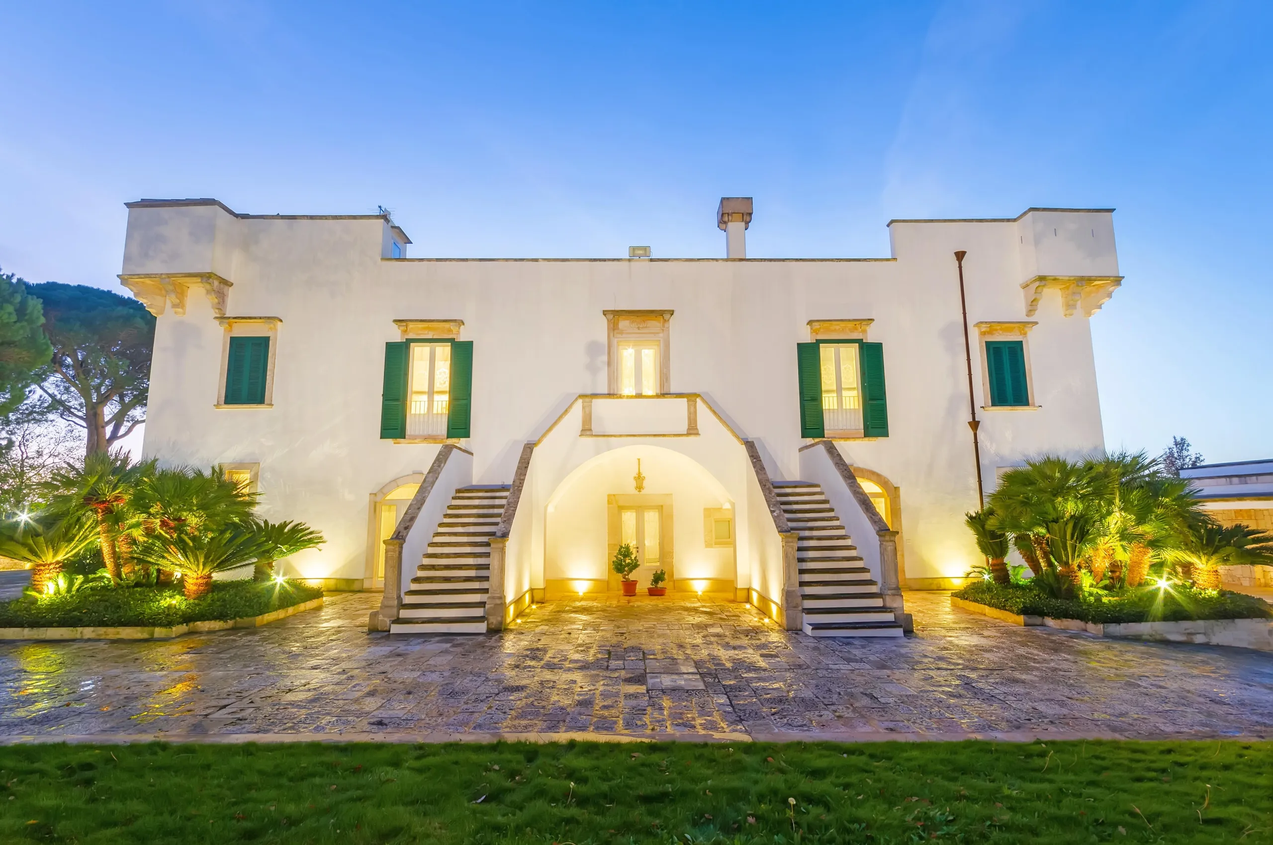 Majestic Apulia Estate with Gorgeous Pool and Exhilarating Views — photograph 6