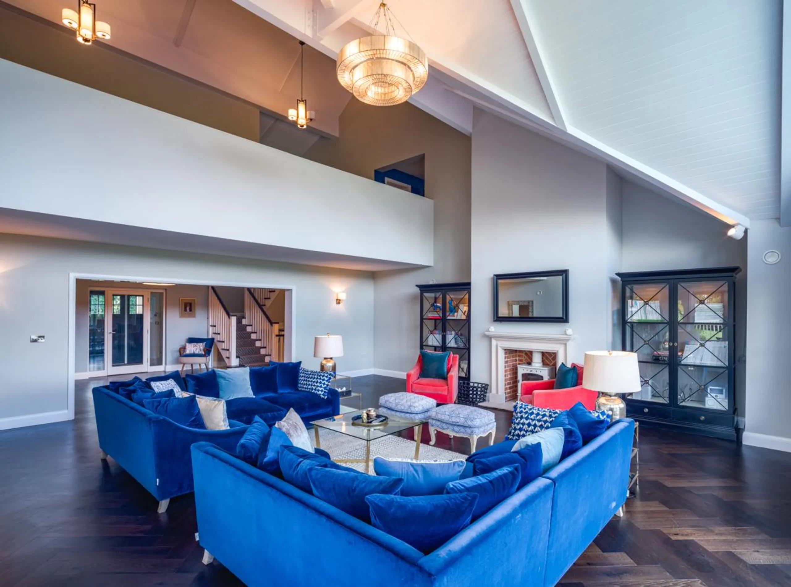 Luxurious Newly-Built Villa with Indoor Pool and Countryside Views — photograph 4