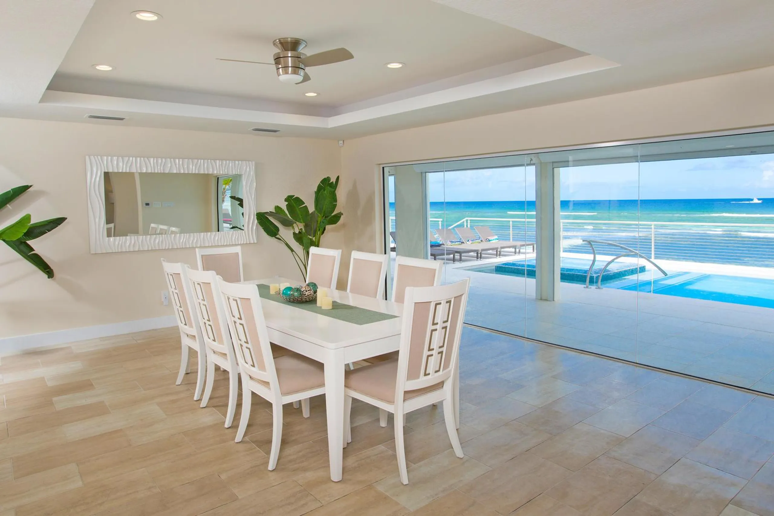 Elegant Twin Palms Beach Front Villa with Private Pool and Beach Access — photograph 12