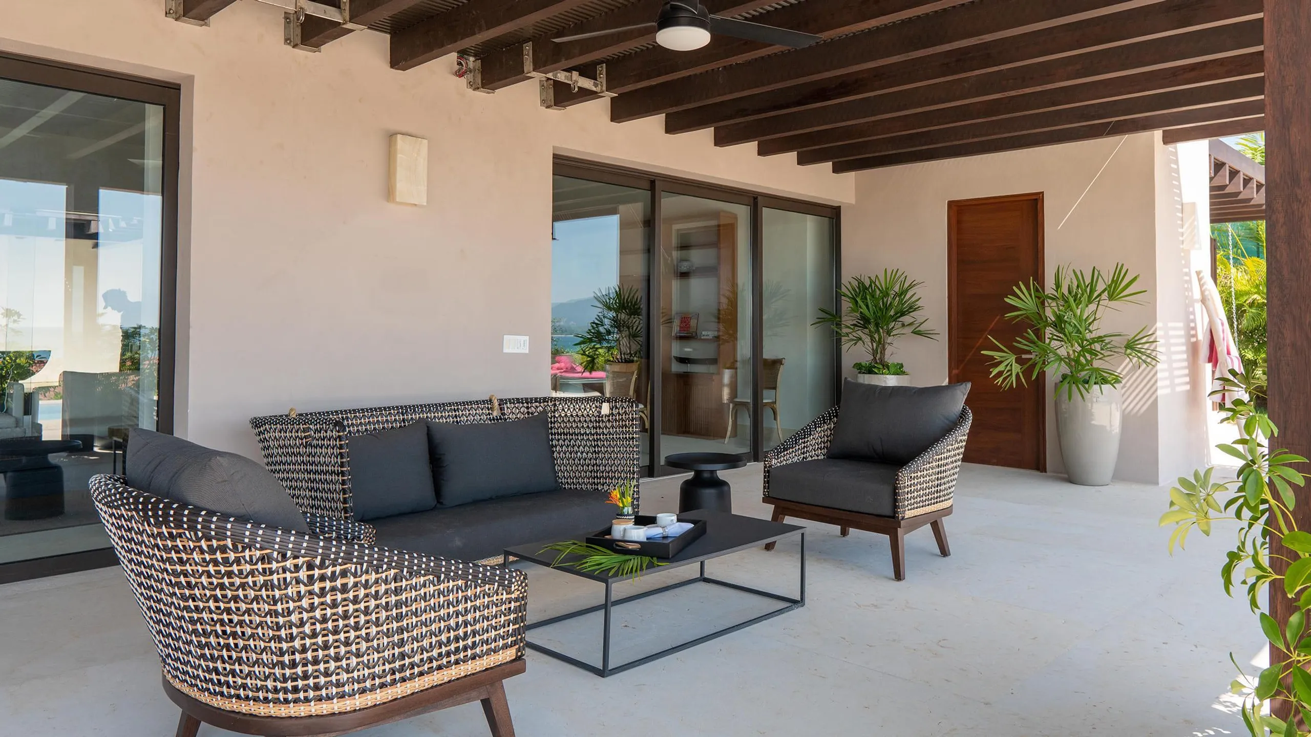 Refined Luxury View Villa with Infinity Pool and Ocean Views — photograph 9