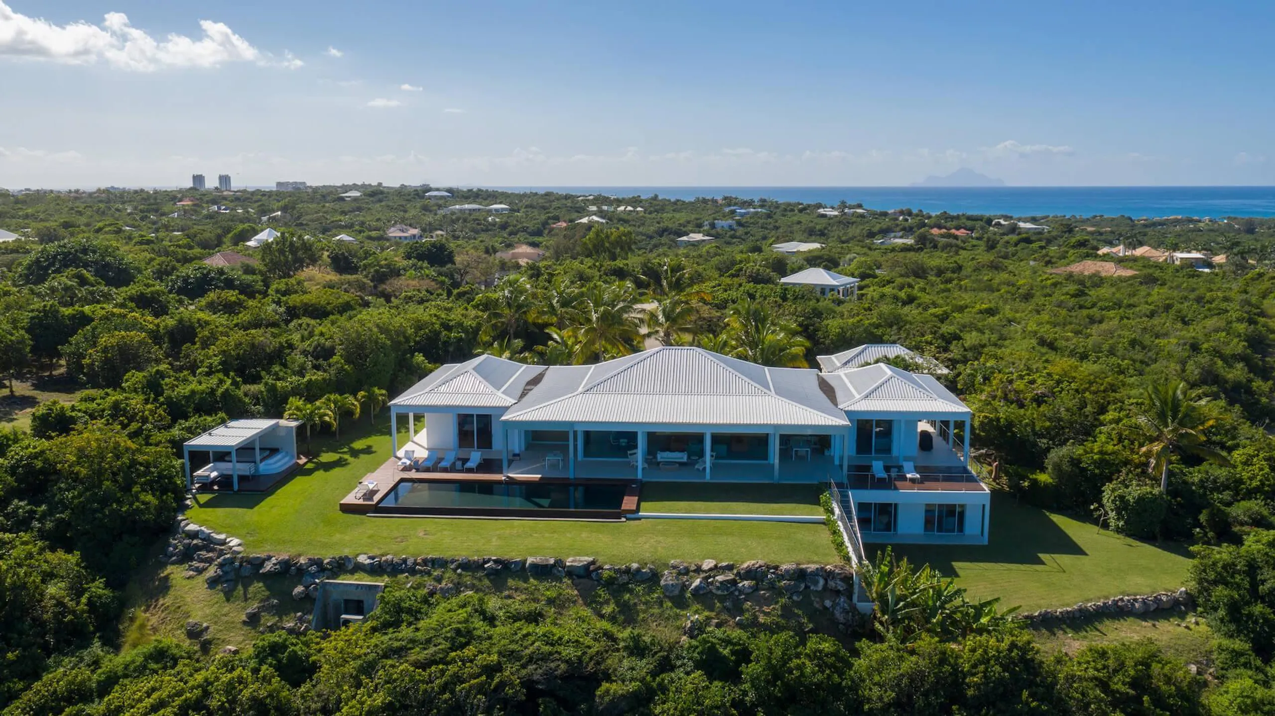 Modern Clifftop Villa in a Tropical Garden with Caribbean Sea View — photograph 2