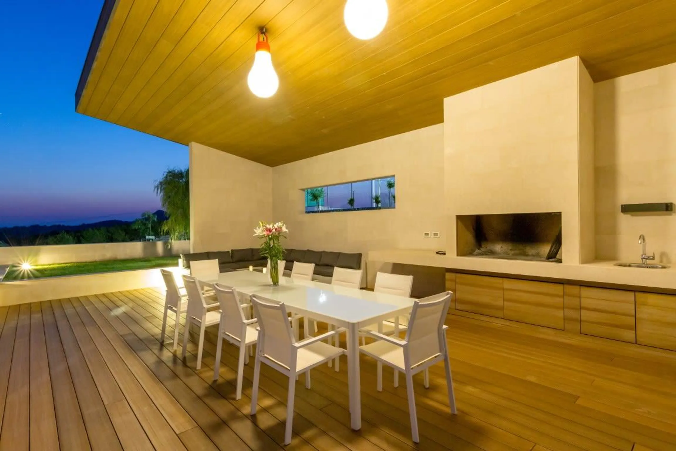 Impressive Mediterranean Villa with Pool — photograph 5