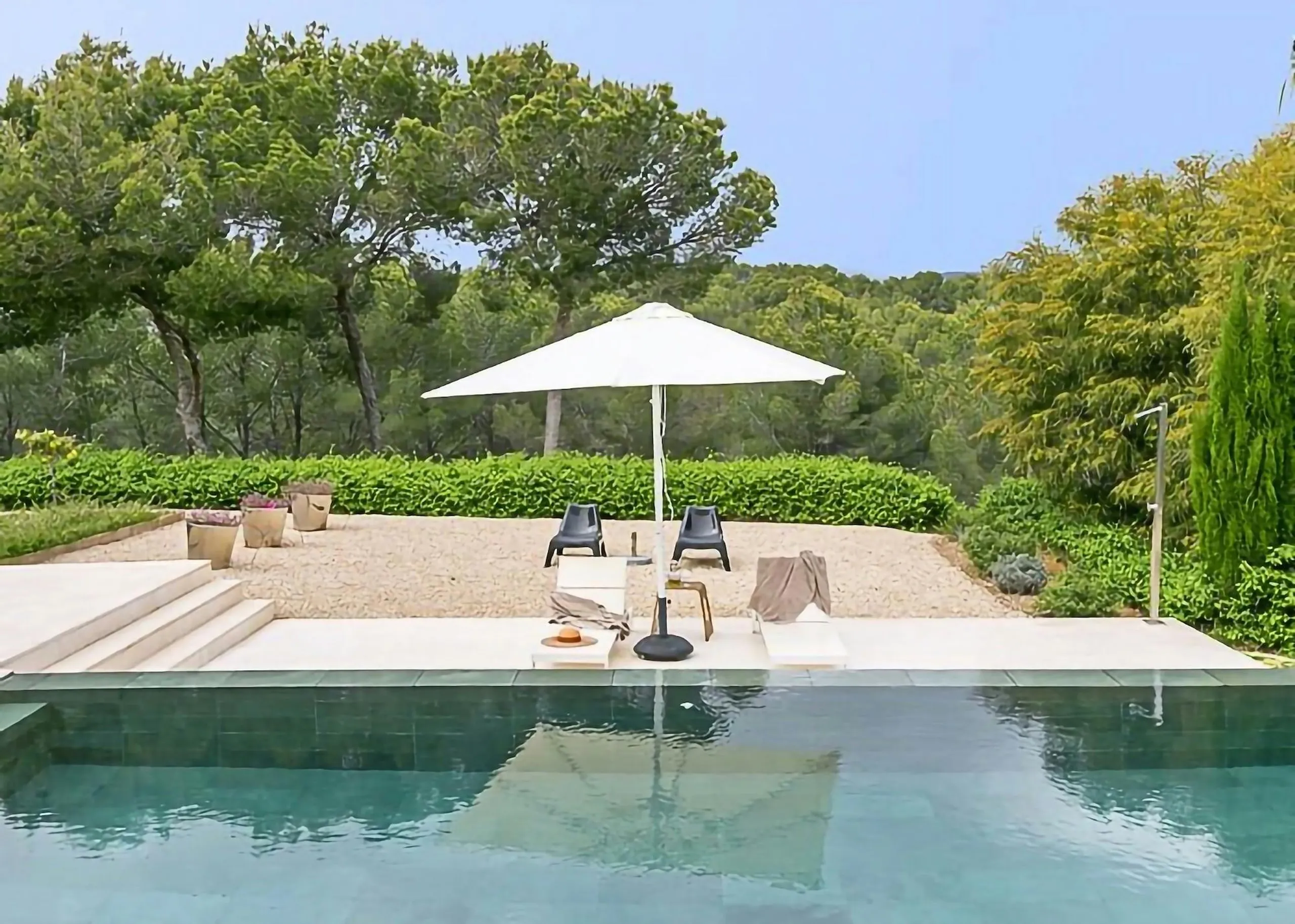 Superb Refinement in this Spanish Villa with Infinity Pool — photograph 4