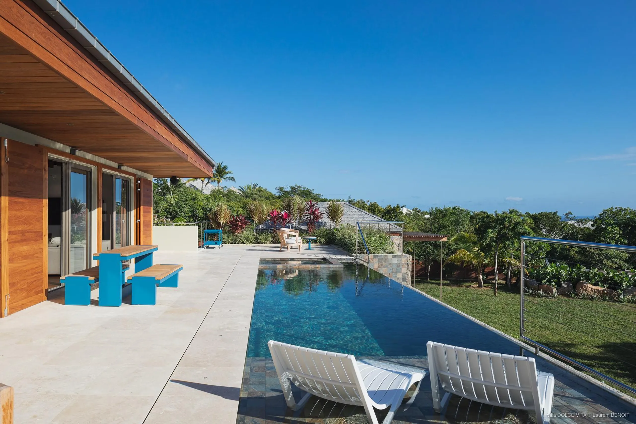 Contemporary Architectural Luxe Estate with Infinity Pool and Panoramic Views — photograph 5