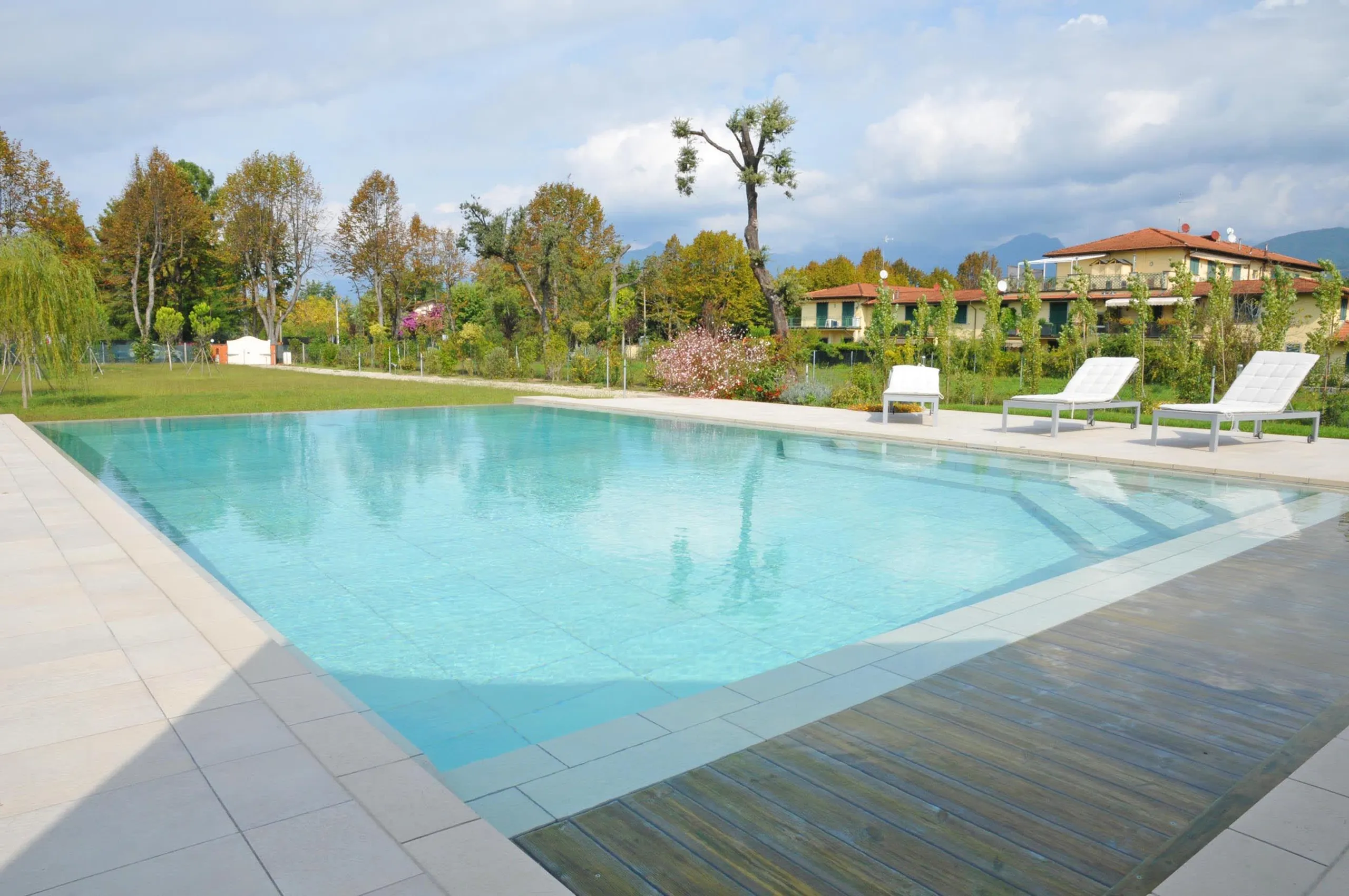 Spacious Tuscan Villa with Private Pool, Jacuzzi and Beach Proximity — photograph 2
