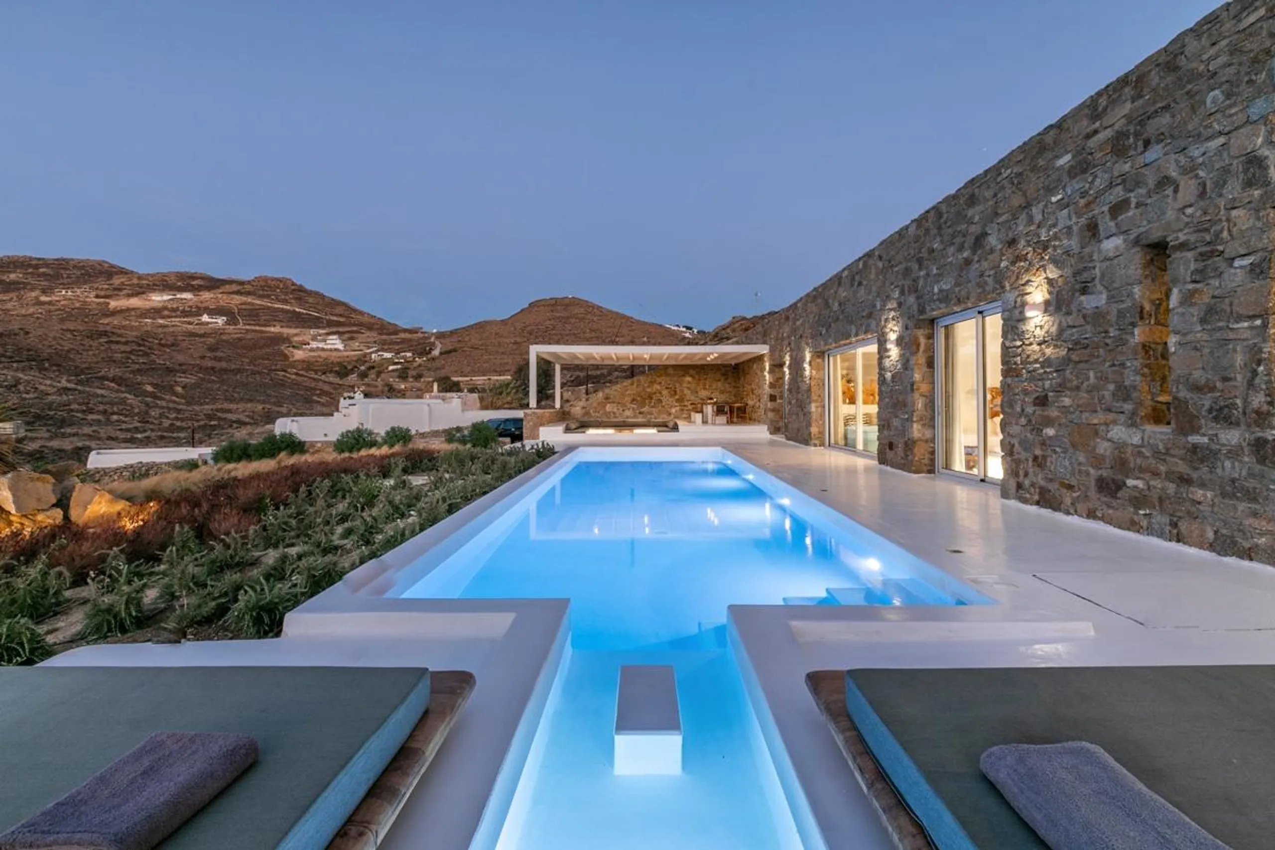 Lavish Ftelia Villa with Invigorating Pool — photograph 3