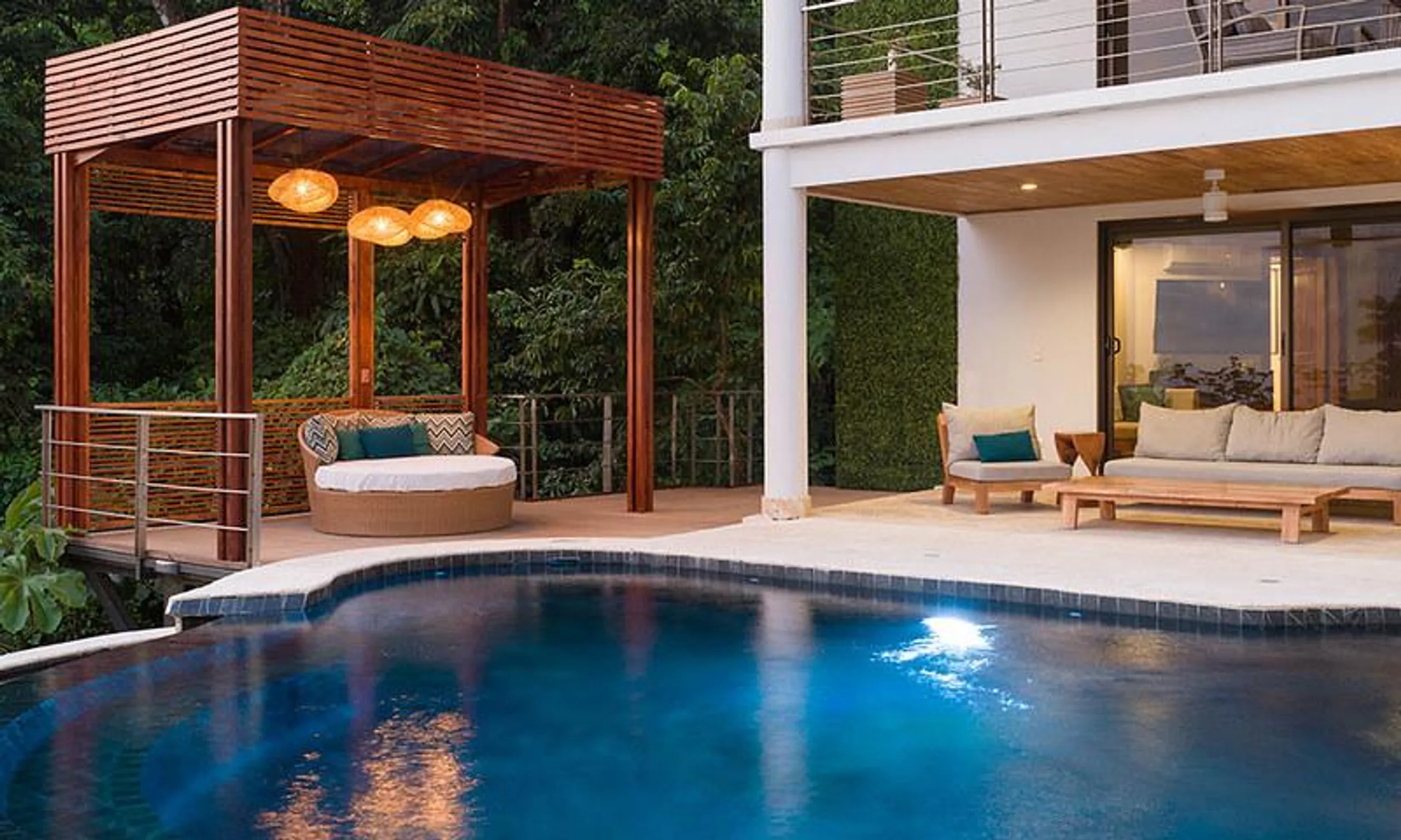Luxurious Seven-Bedroom Villa in Manuel Antonio with Private Pool and Rainforest Surroundings — photograph 8