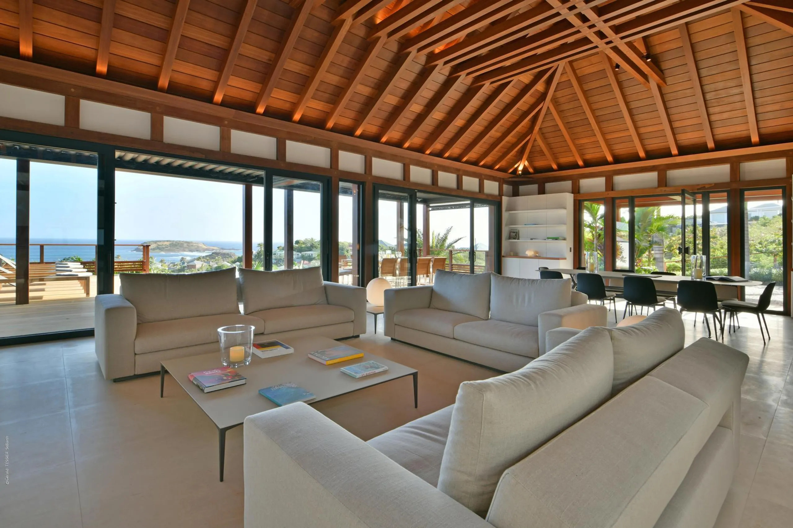 Expansive Eco- Estate with Private Pool and Movie Theater — photograph 6