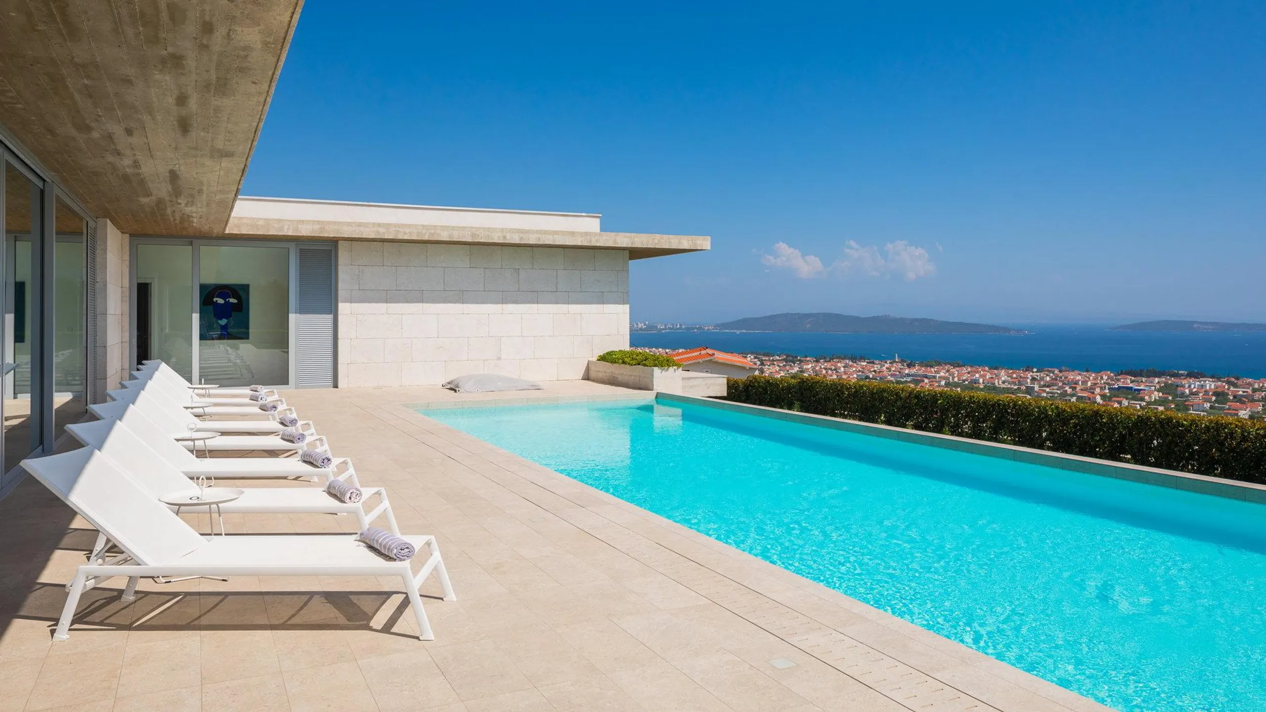 Sensational  Modern Villa with Private Pool and Panoramic Sea Views — photograph 6