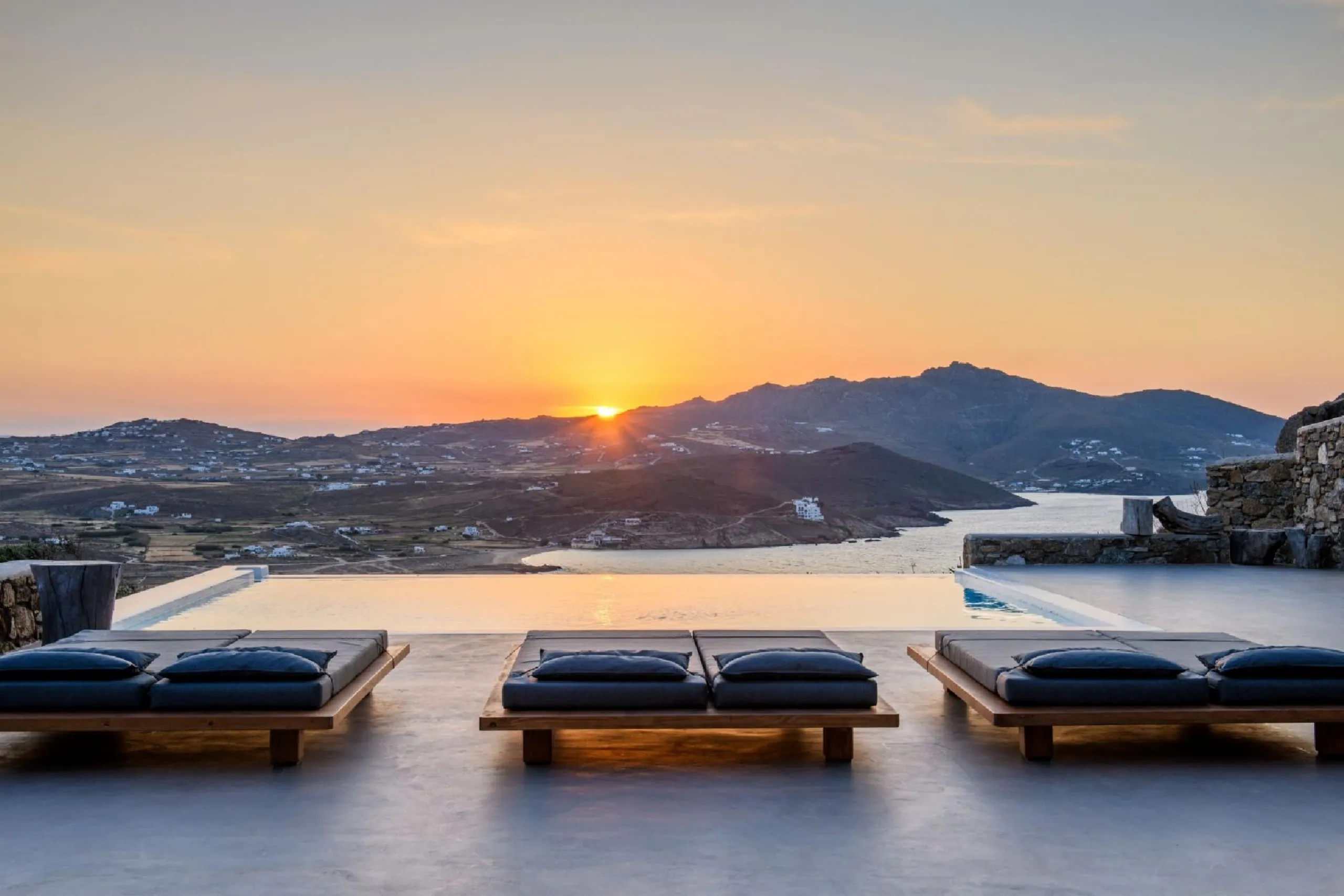 Mykonos Grand Luxury Estate with Infinity Pool and Stunning Sea Views — photograph 3