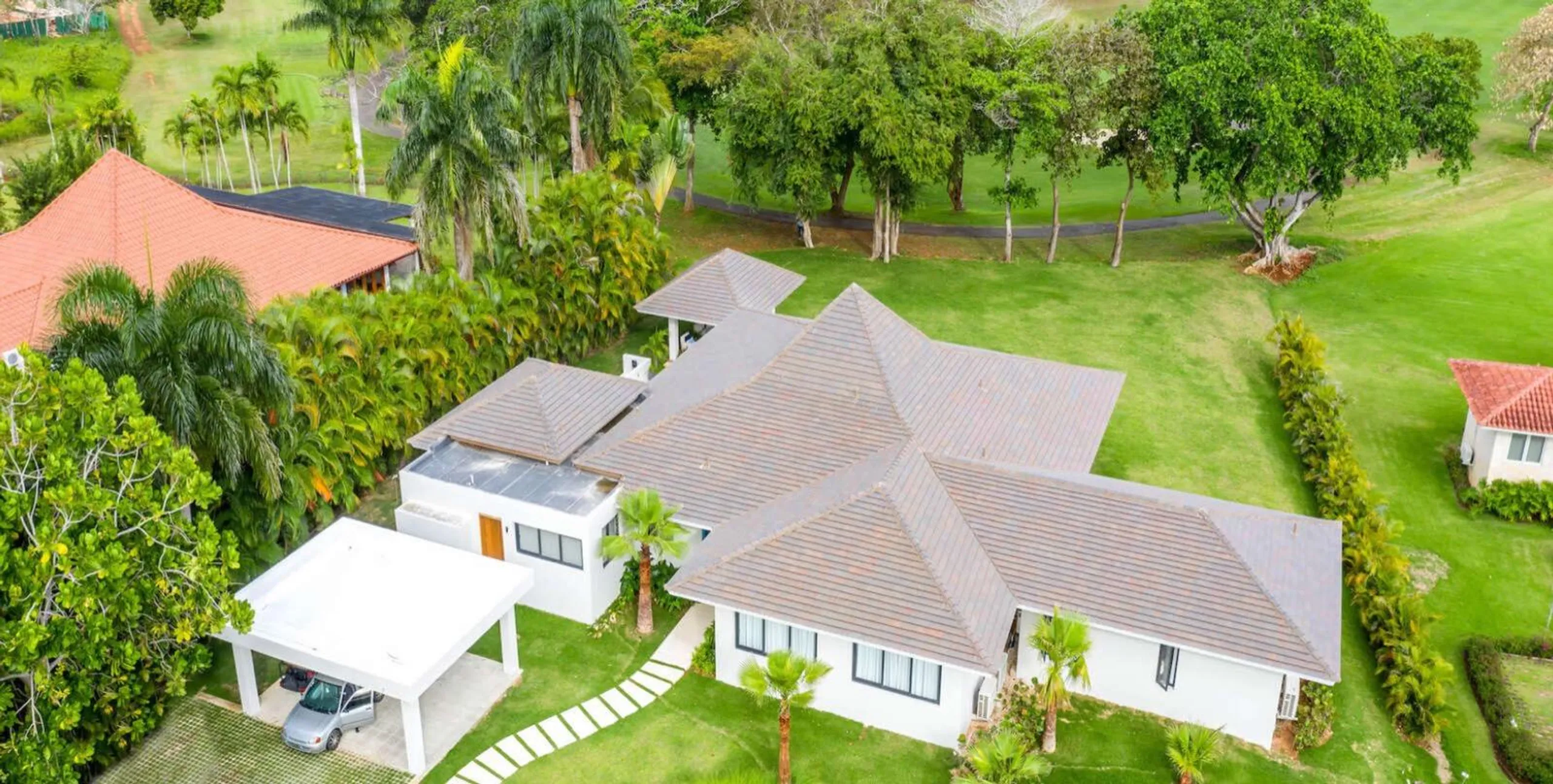 Top-of-the-line Villa with Private Pool, Jacuzzi and  Gazebo — photograph 6