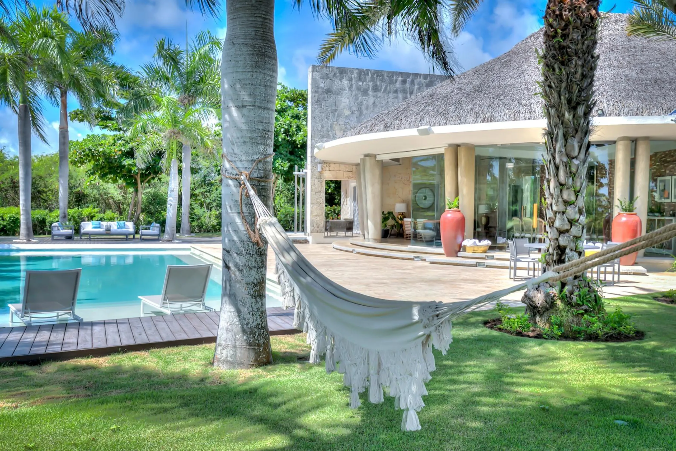 Chic Modern Tropical Villa with Private Pool and Fresh Ambiance, Punta Cana