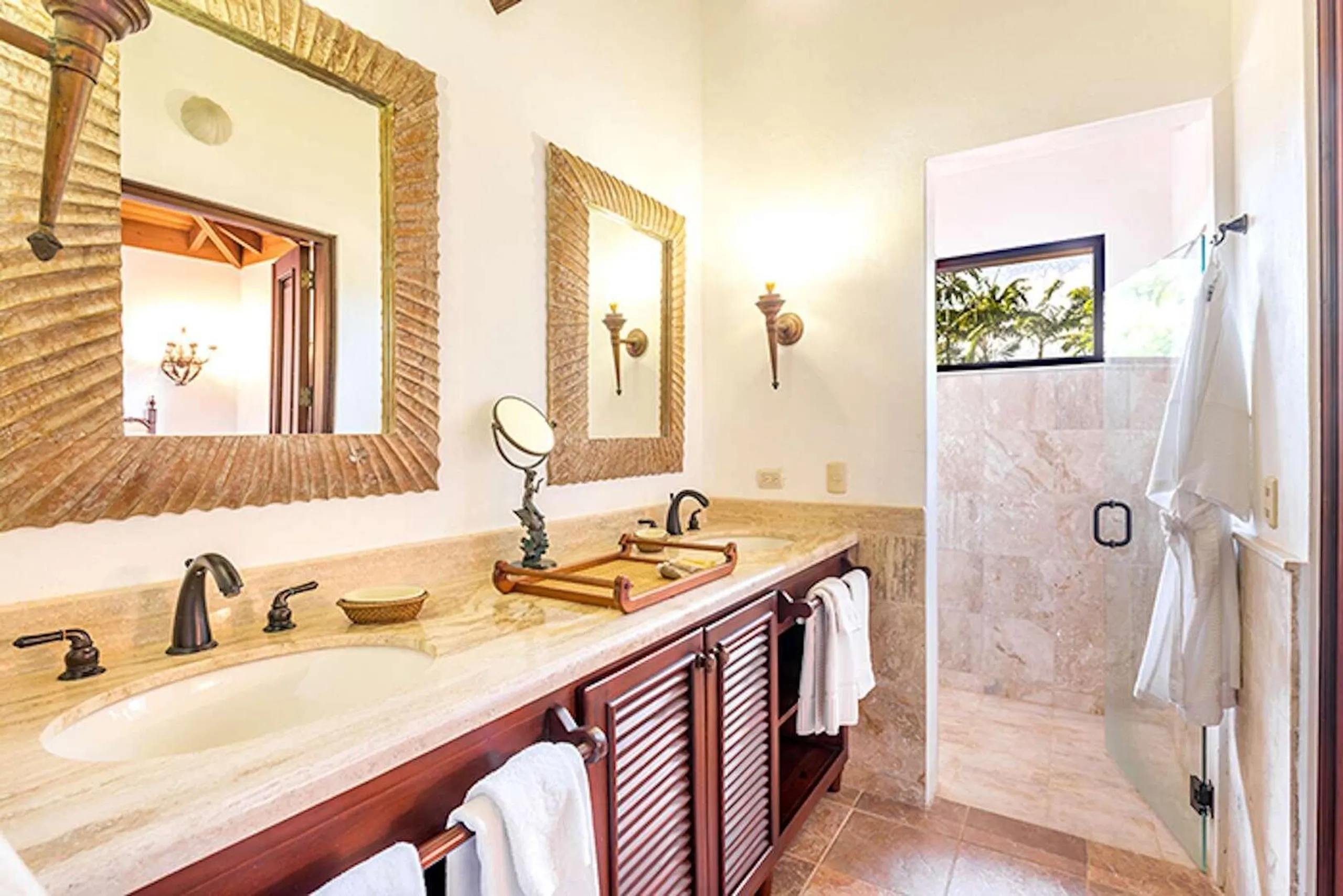 Beach Front Tranquility Villa with Private Pool and Caribbean Sea Views — photograph 8