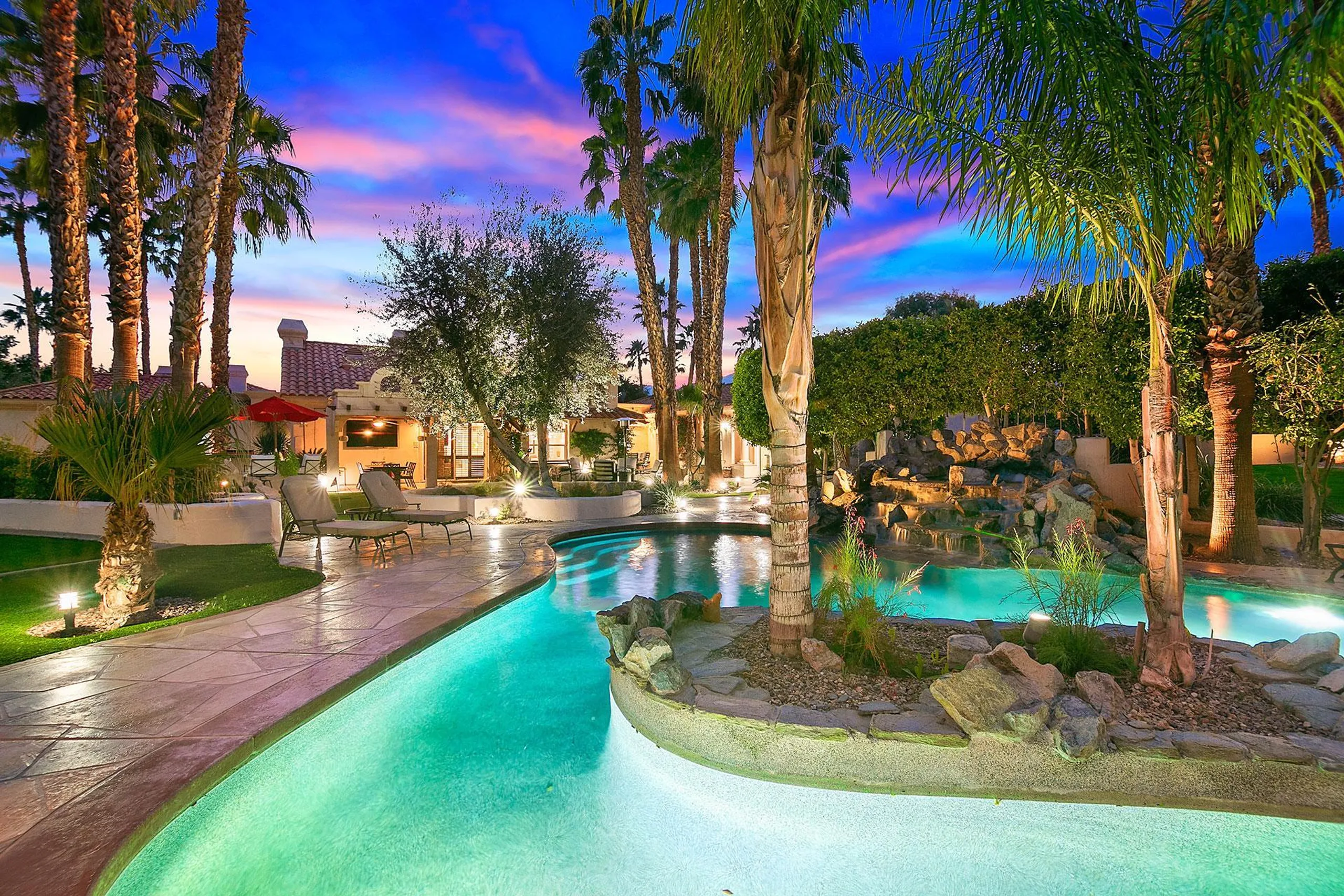 Regal Resort-Style Villa with Tropical Pool and Cabana — photograph 9
