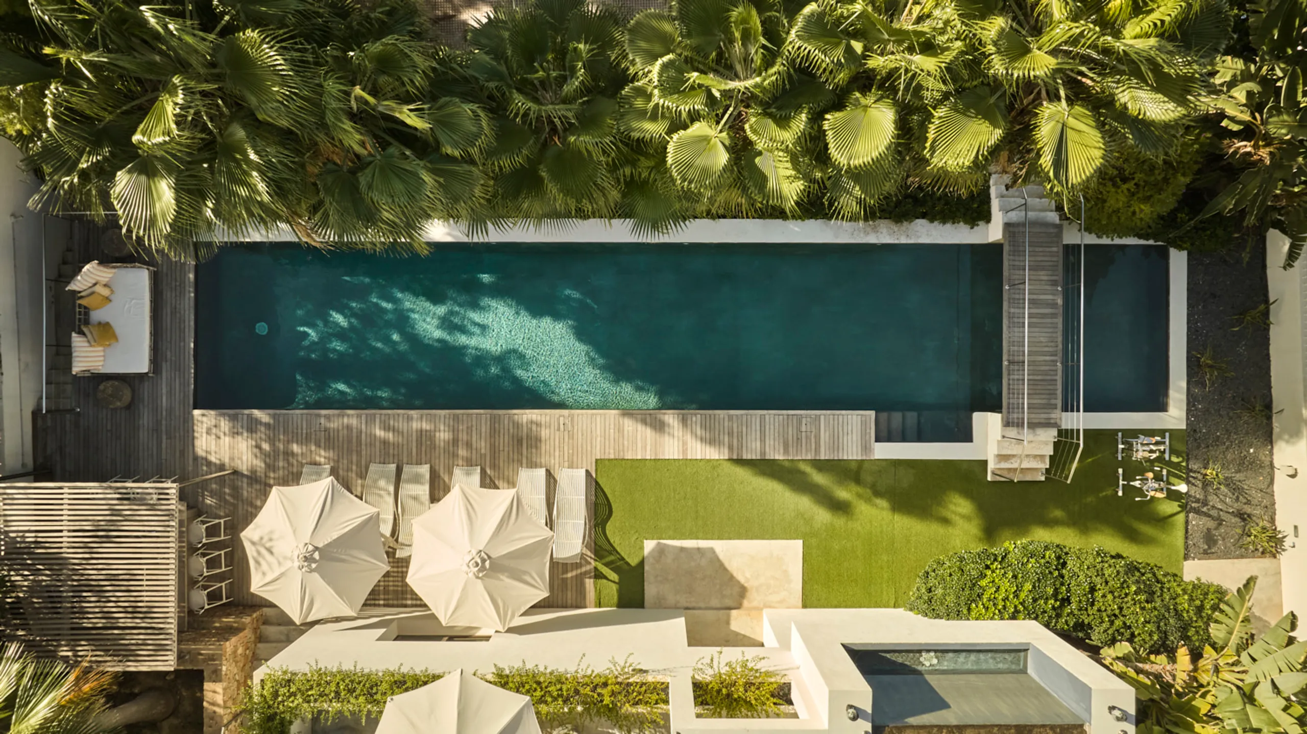 Deluxe Comfort Retreat with private pool and Spectacular Sea Views — photograph 2
