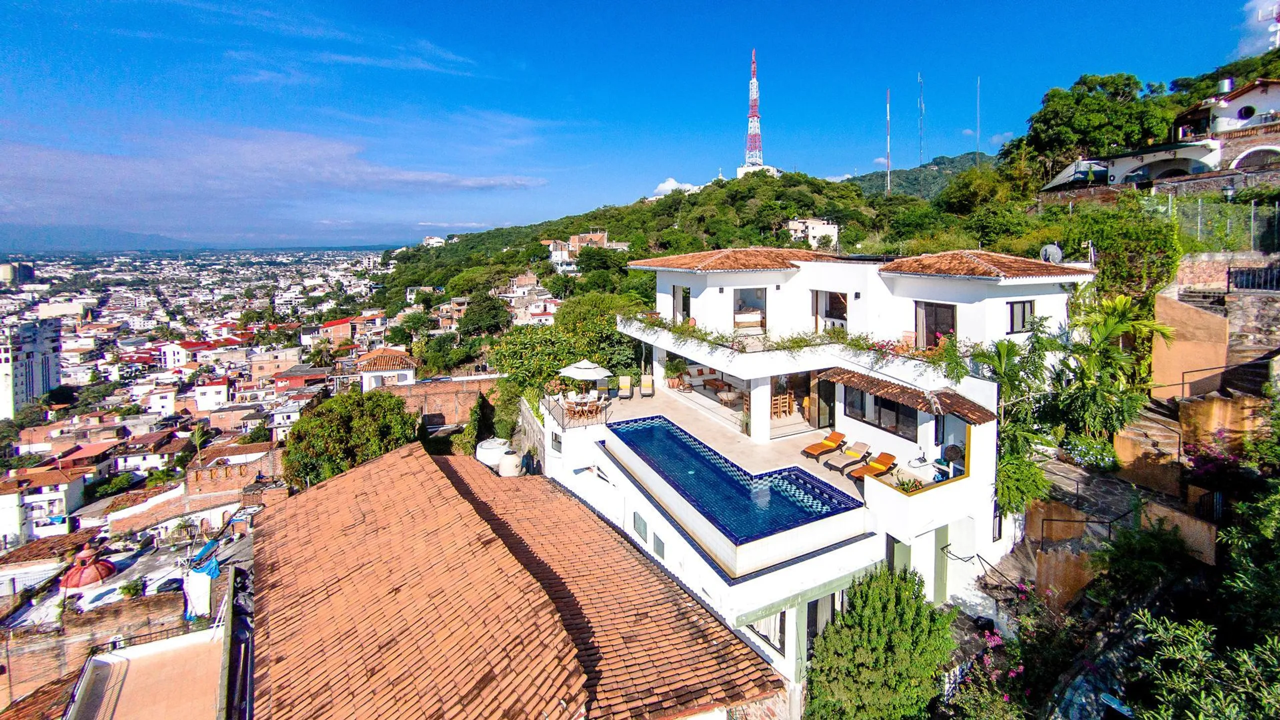 Stunning Puerto Vallarta Luxury Villa with Infinity Pool and Gorgeous Ocean Views — photograph 5