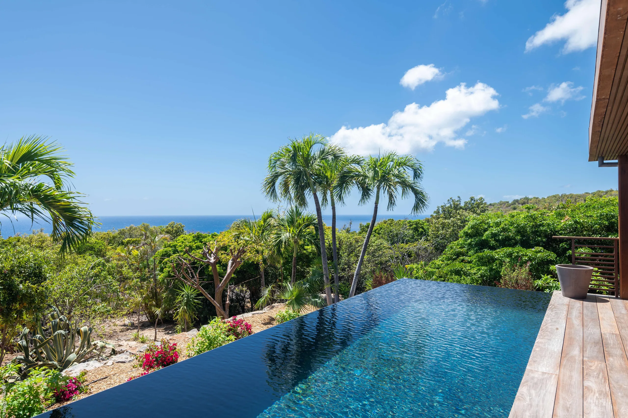 Seaside Majestic Villa With Infinity Pool and Spectacular Ocean Views — photograph 12
