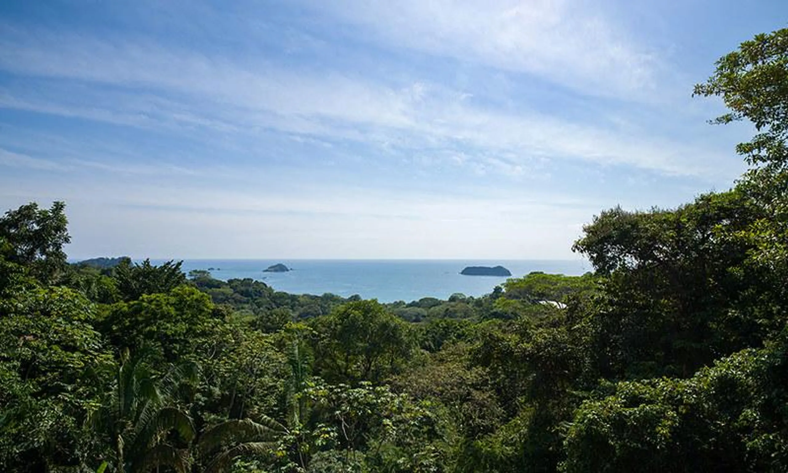 Luxurious Seven-Bedroom Villa in Manuel Antonio with Private Pool and Rainforest Surroundings — photograph 5
