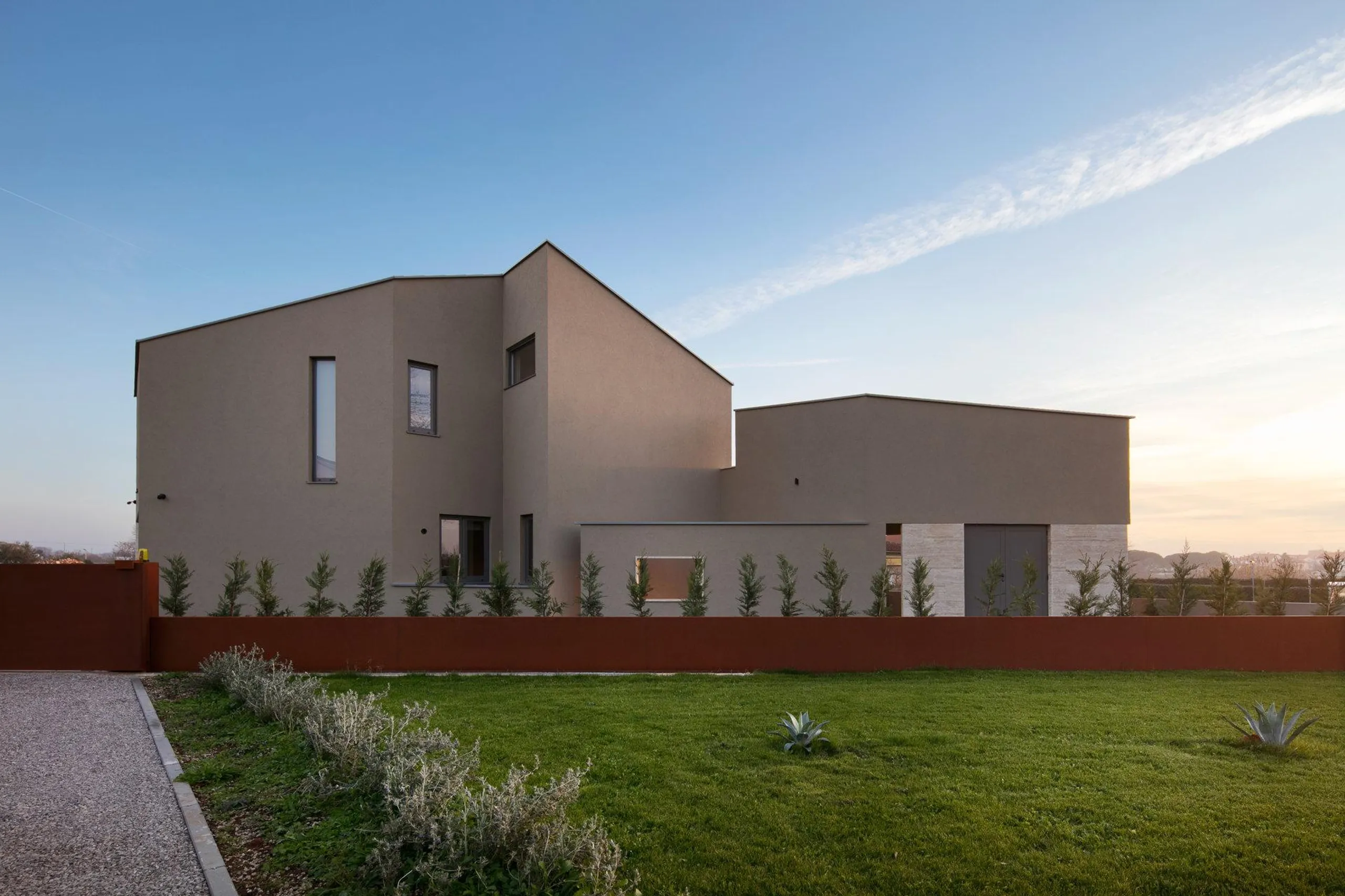 Sensational Contemporary Villa with Pool and  Panoramic Views — photograph 2