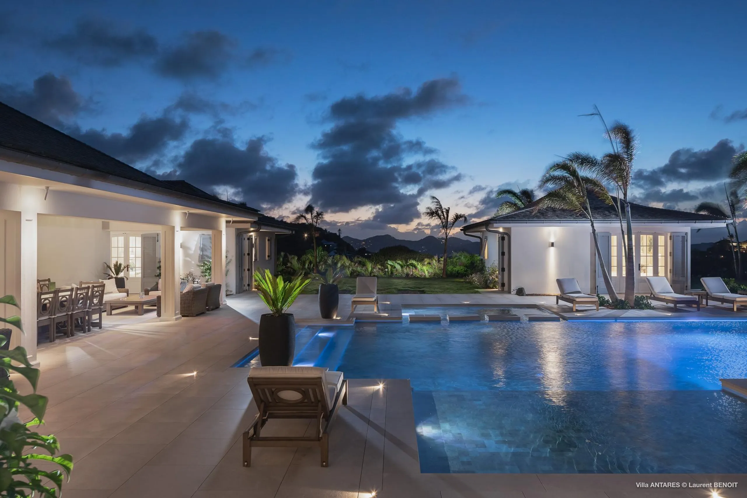 Mont Jean Paradise Villa with Infinity Pool and Lush Garden Grounds — photograph 4