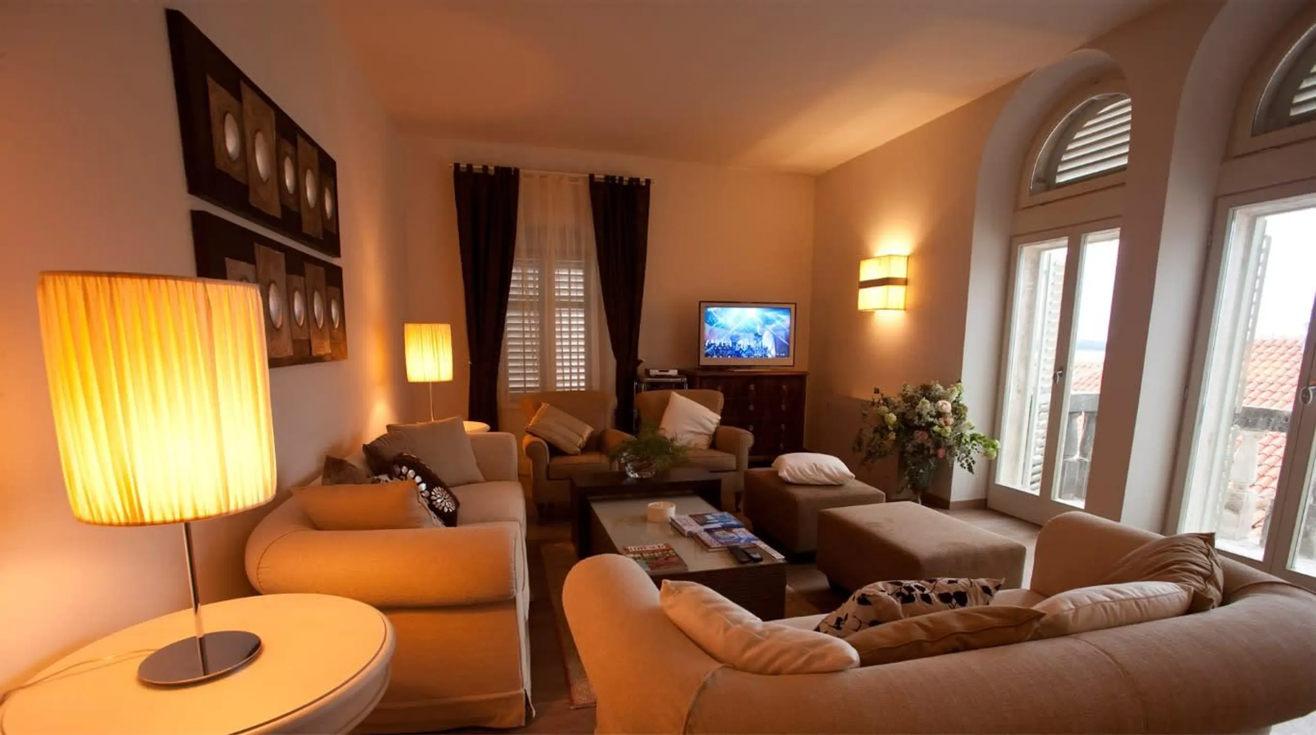 Classic Splendid Villa with View To The Harbor And Five Bedrooms — photograph 5