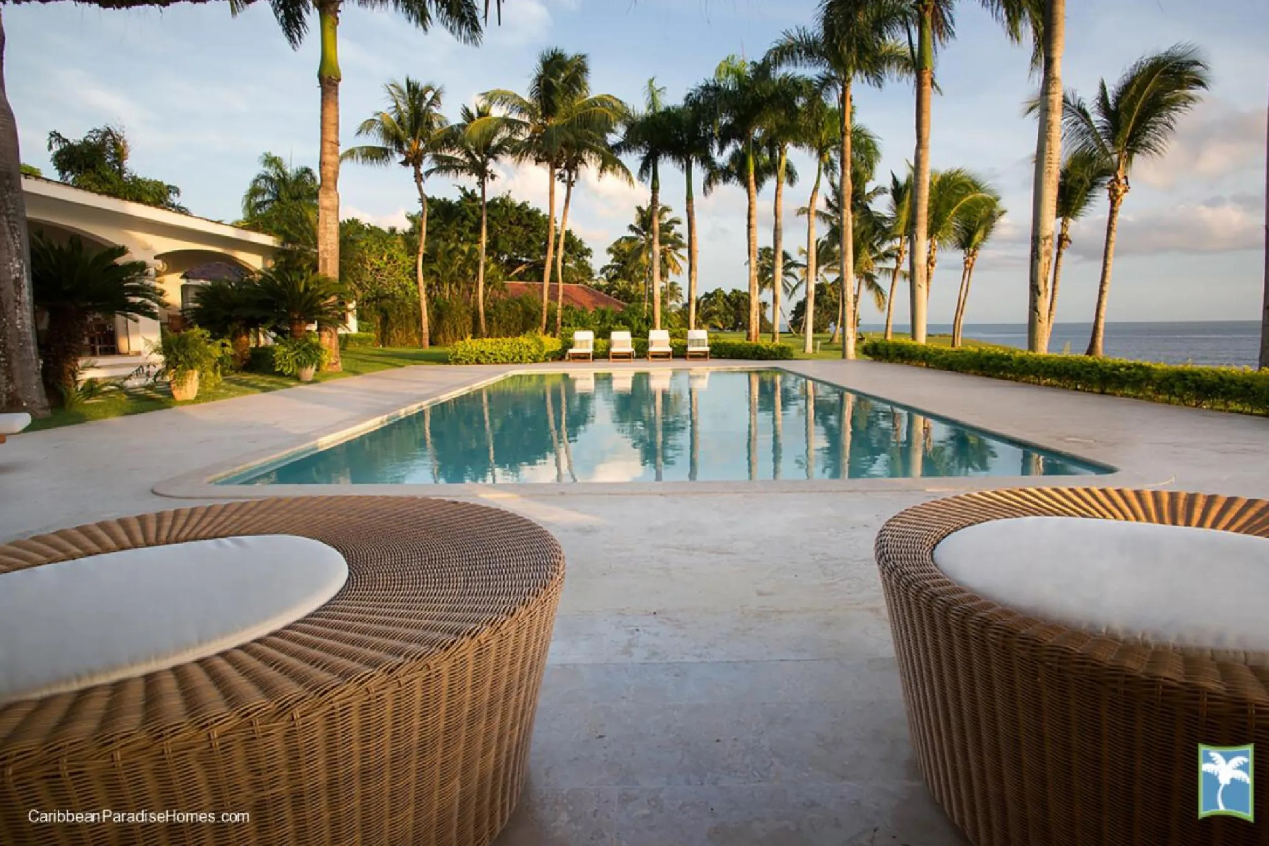 Majestic Oceanfront Villa with Private Pool and Fitness Room — photograph 5