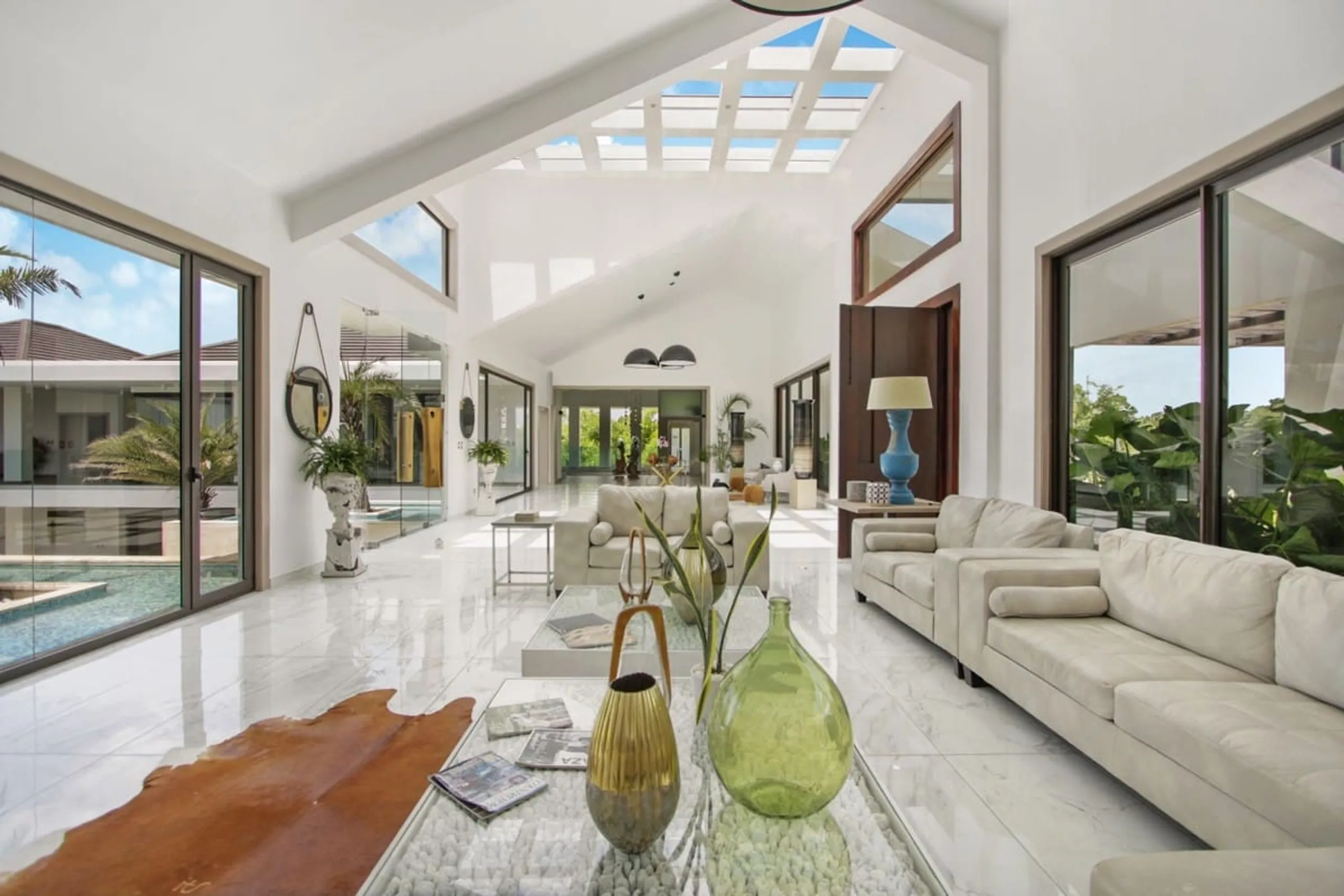 Beautiful Tropical Villa with Invigorating Pool — photograph 6