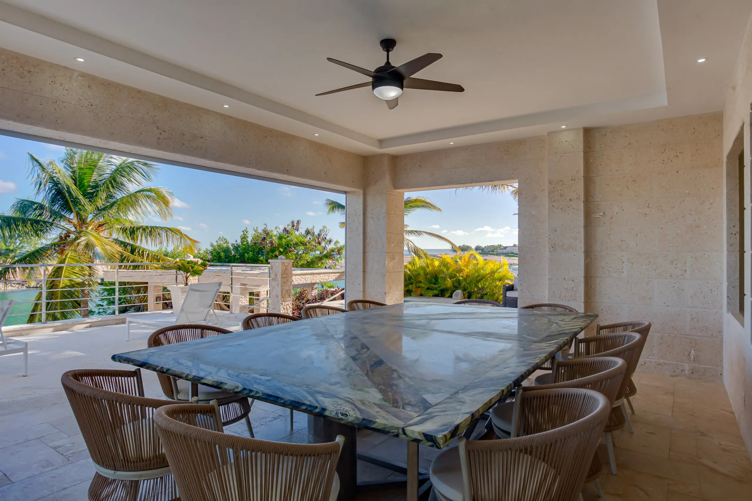 Majestic 11-Bedroom Beachfront Villa with Private Infinity Pool, and Private Beach — photograph 10